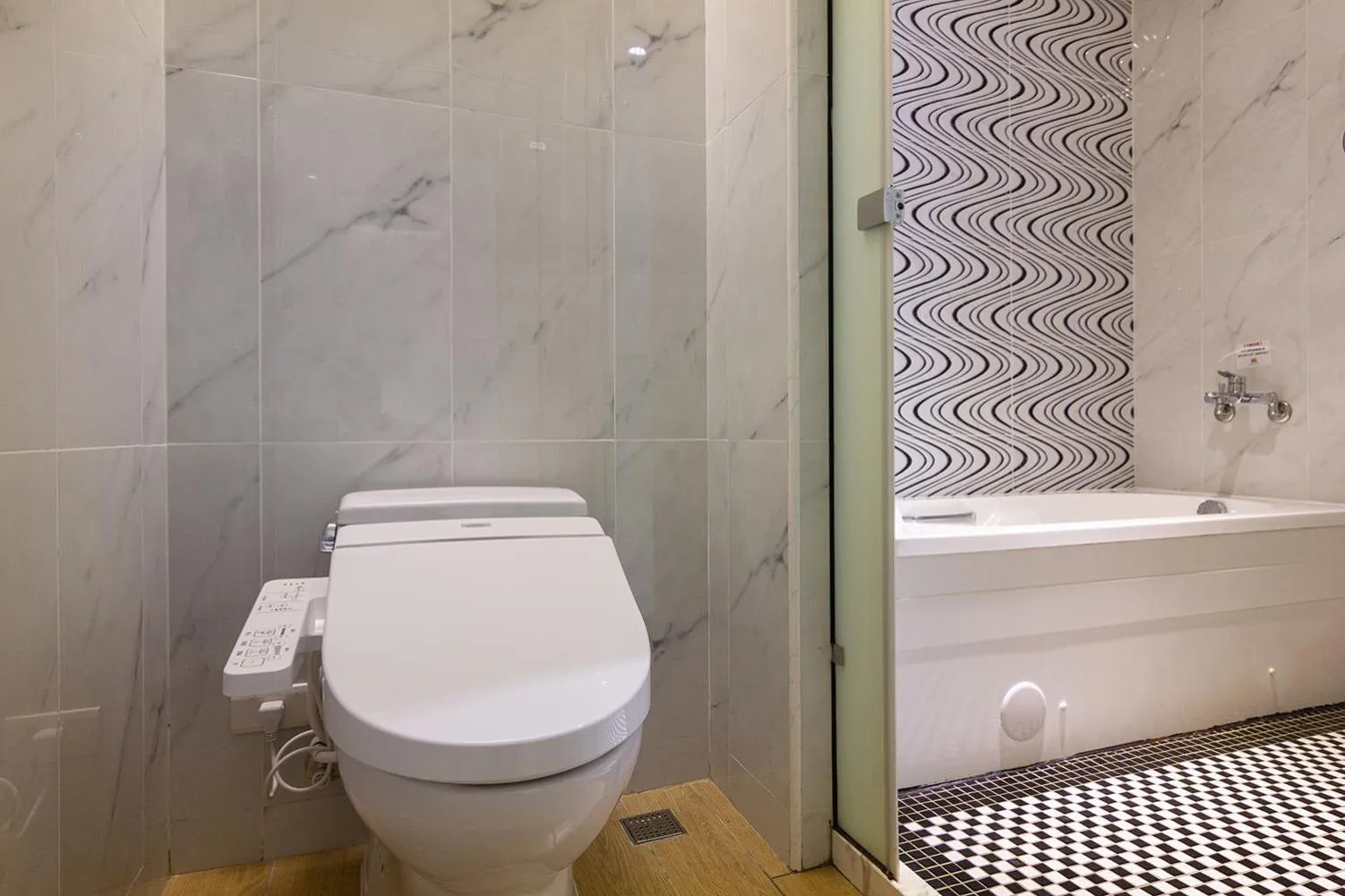 Toilet in CHECK inn New Taipei LuZhou