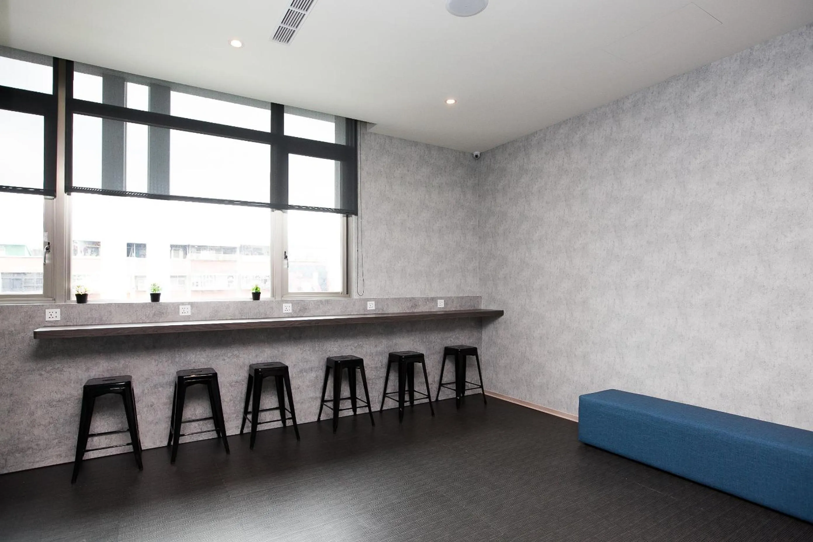 Seating area in CHECK inn New Taipei LuZhou