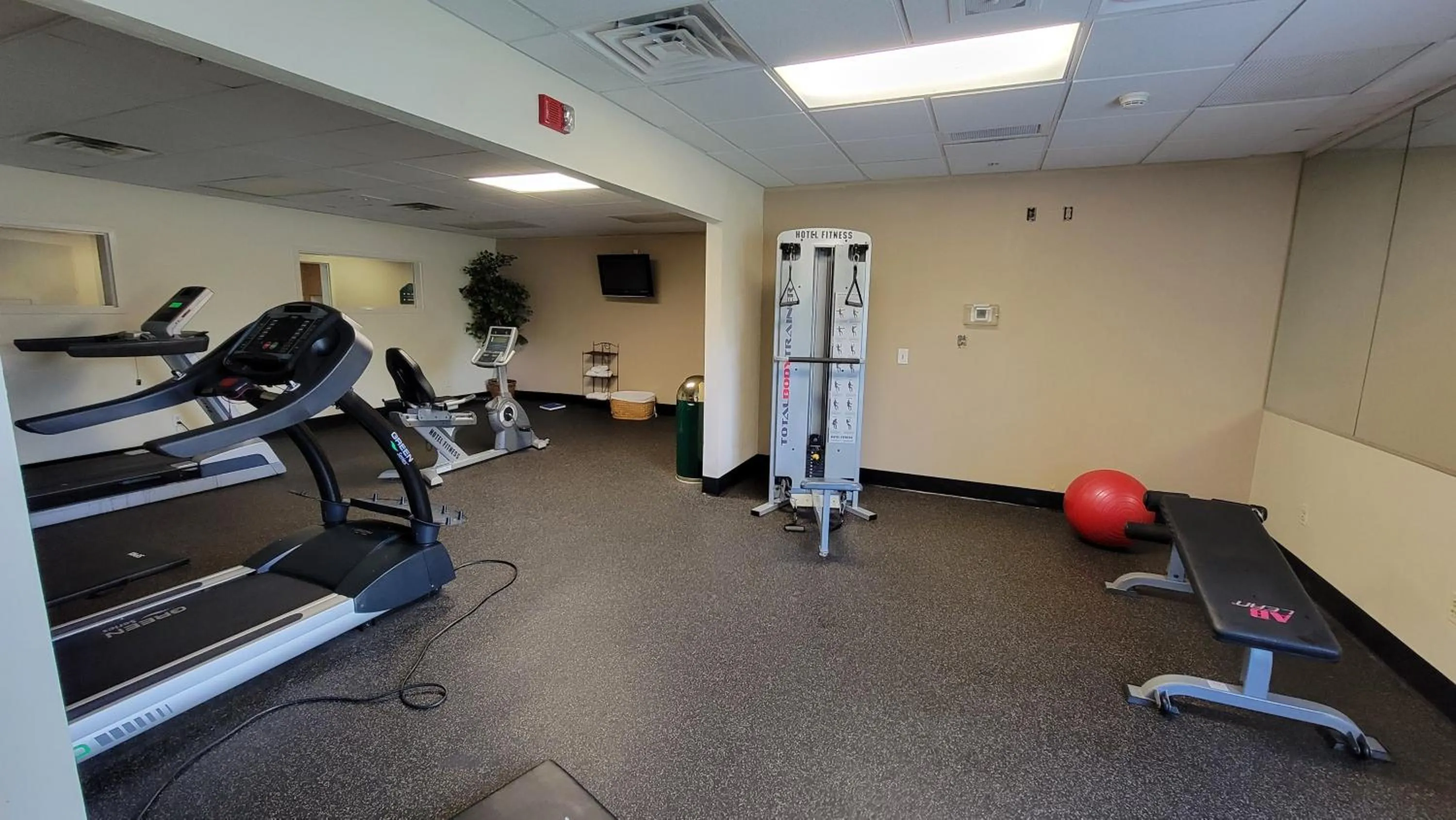 Fitness centre/facilities in Independent SPHC Cross Creek Inn & Suites