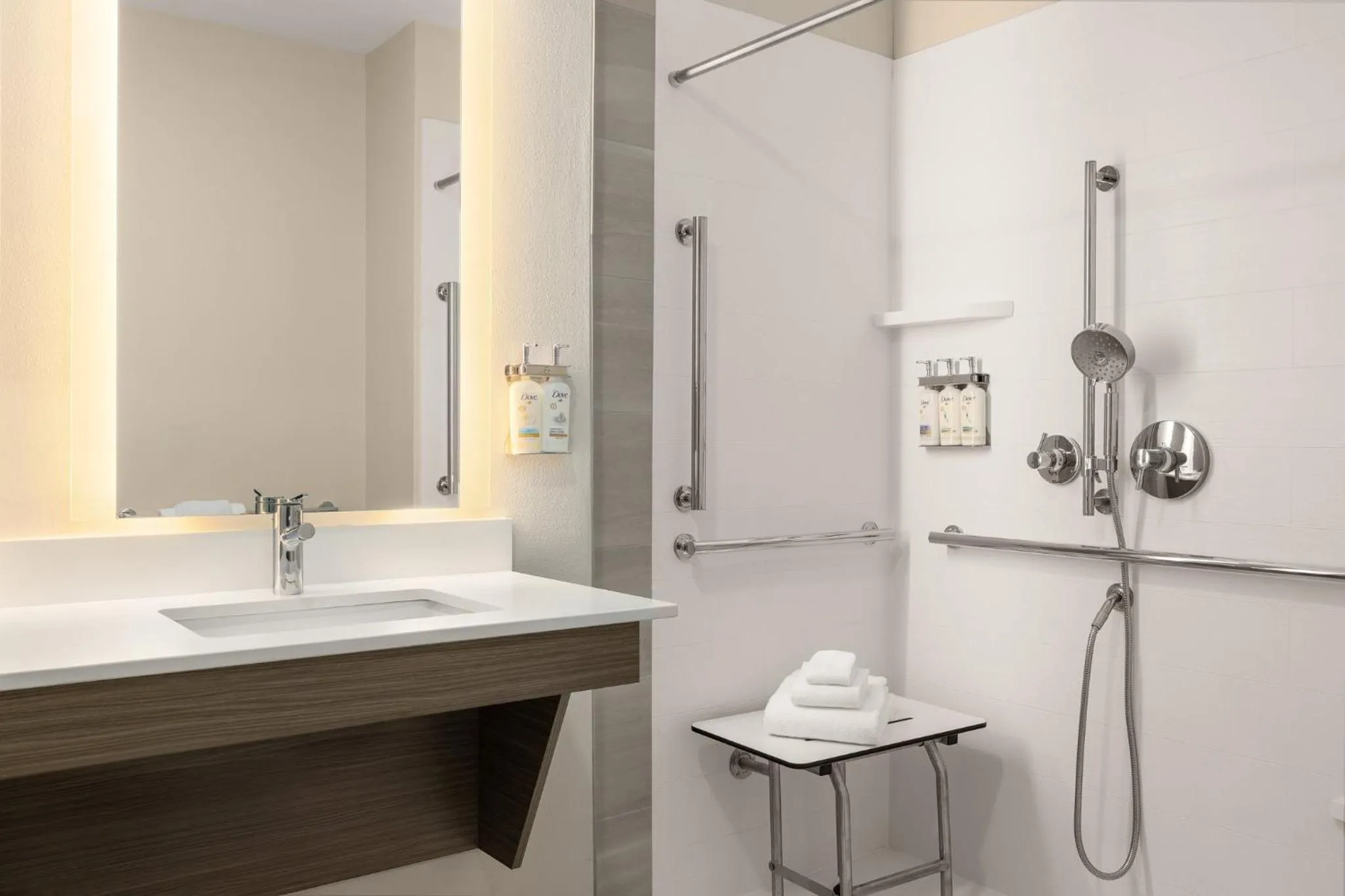 Photo of the whole room in Holiday Inn Express Fayetteville Fort Bragg by IHG