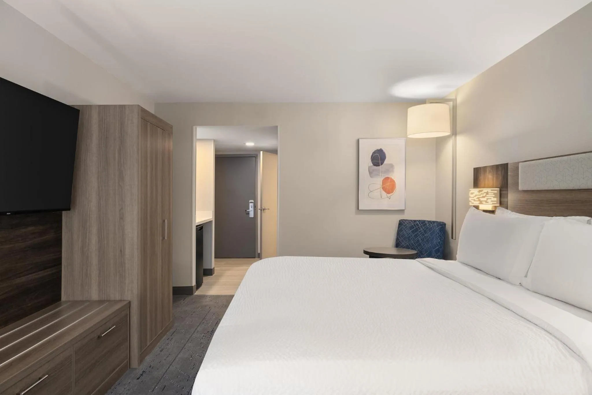 Photo of the whole room, Bed in Holiday Inn Express Fayetteville Fort Bragg by IHG