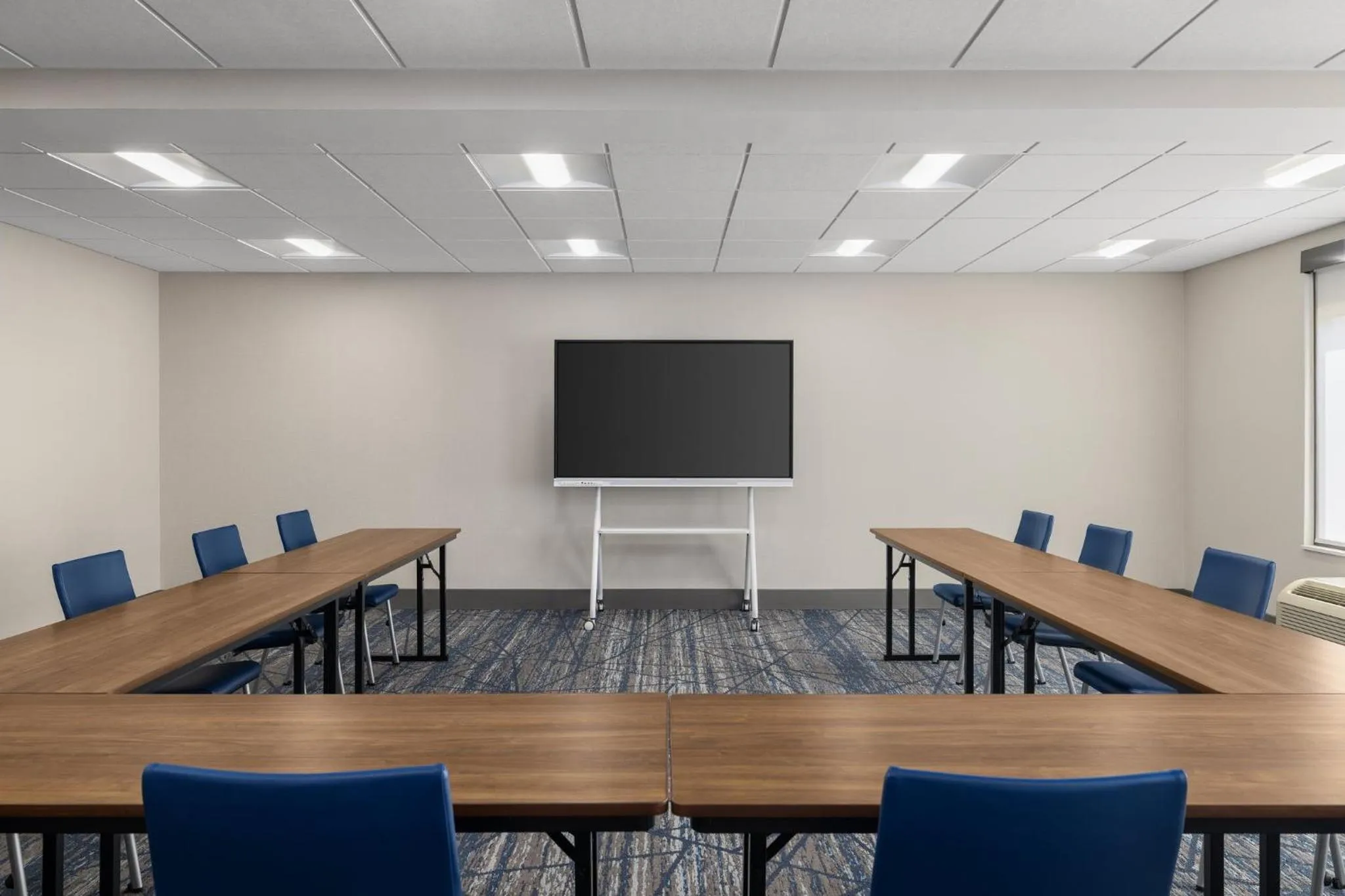 Meeting/conference room in Holiday Inn Express Fayetteville Fort Bragg by IHG