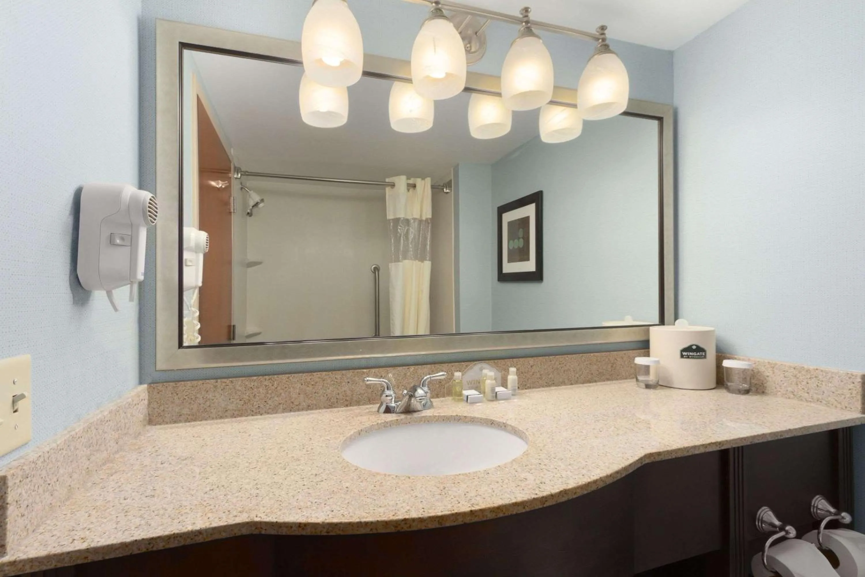 Bathroom in Independent SPHC Cross Creek Inn & Suites