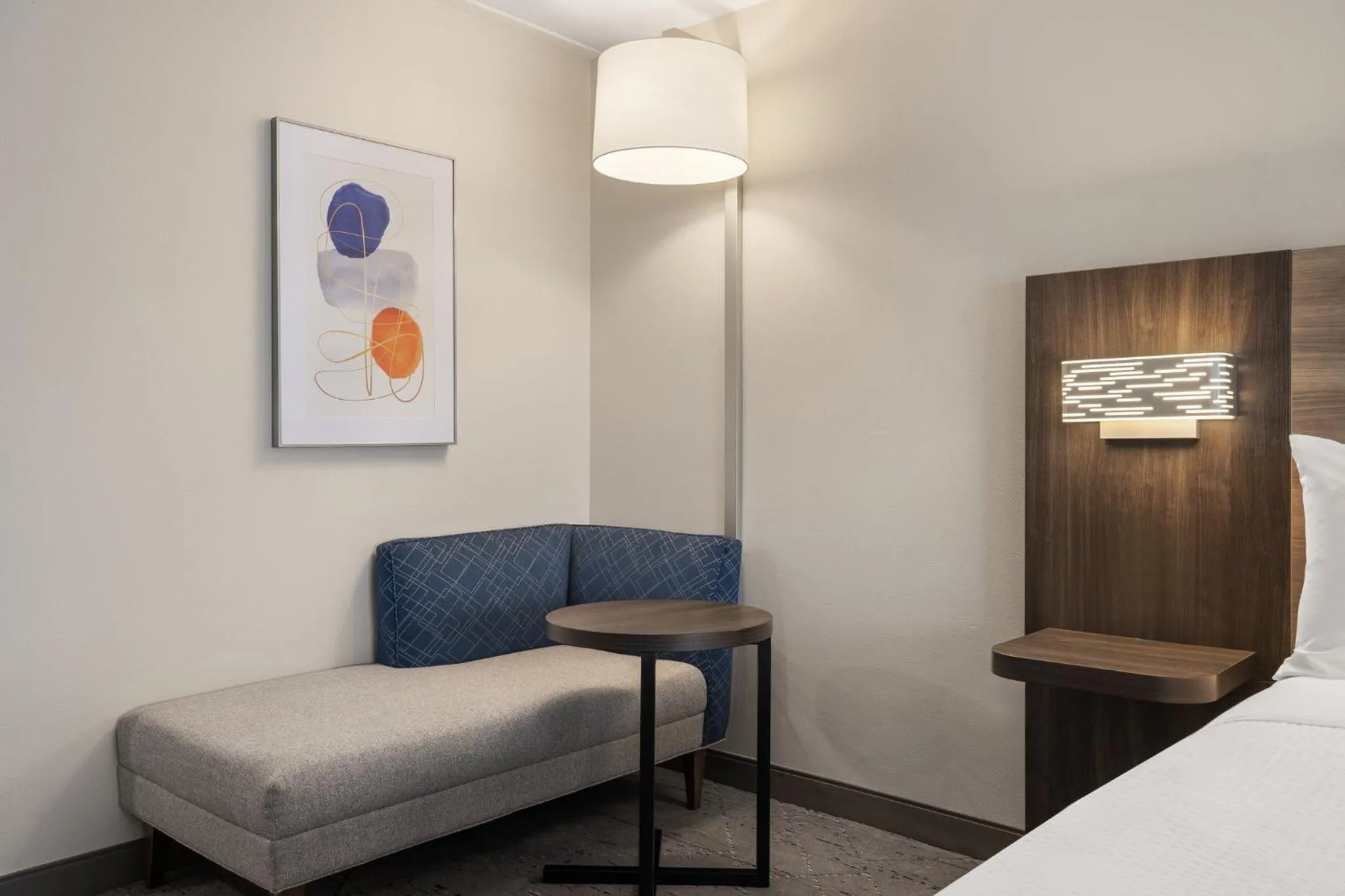 Photo of the whole room, Bed in Holiday Inn Express Fayetteville Fort Bragg by IHG