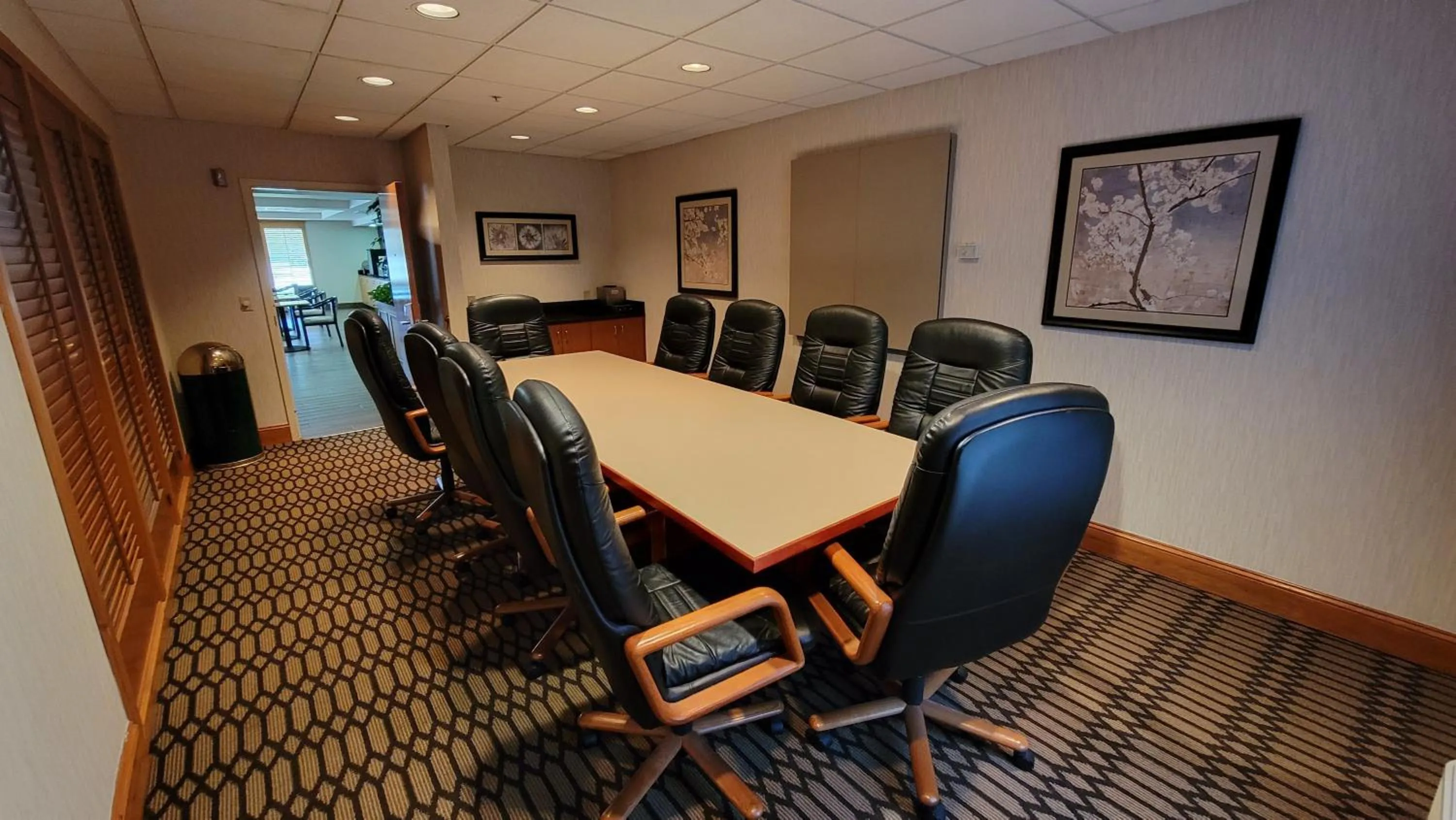 Meeting/conference room in Independent SPHC Cross Creek Inn & Suites