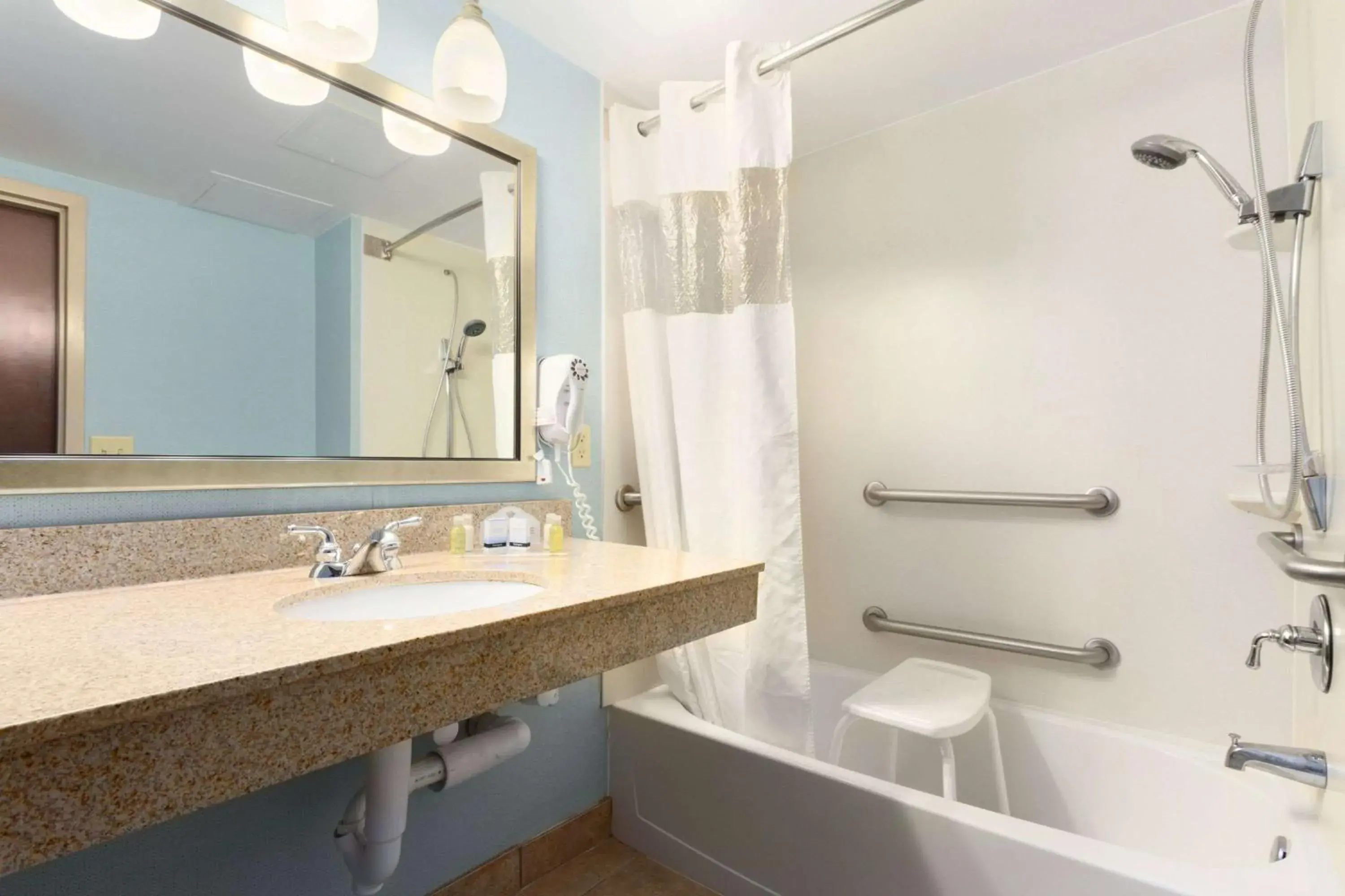 Holiday Inn Express Fayetteville Fort Bragg by IHG Holiday Inn Express Fayetteville Fort Bragg by IHG