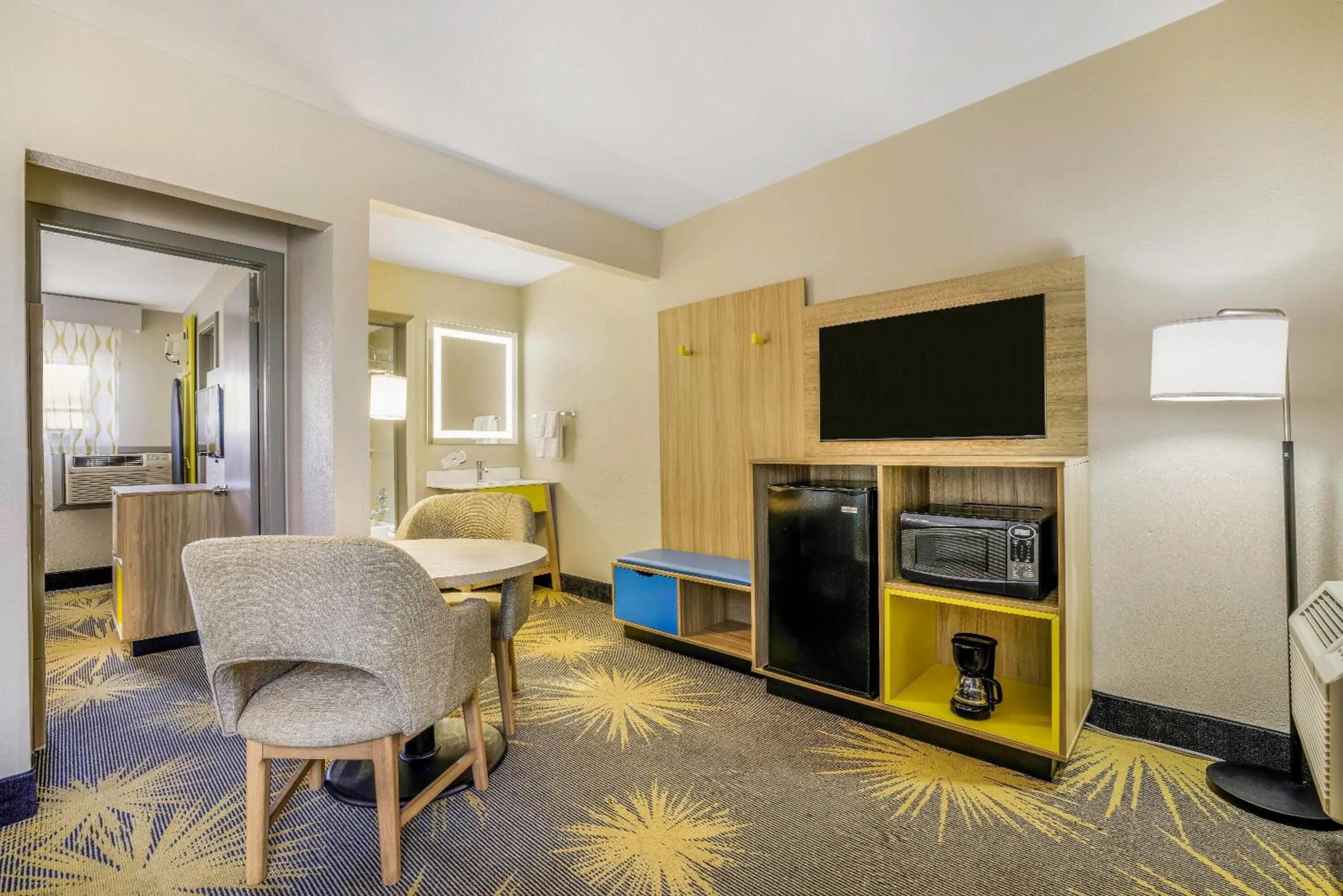 Photo of the whole room in Days Inn by Wyndham Cortez