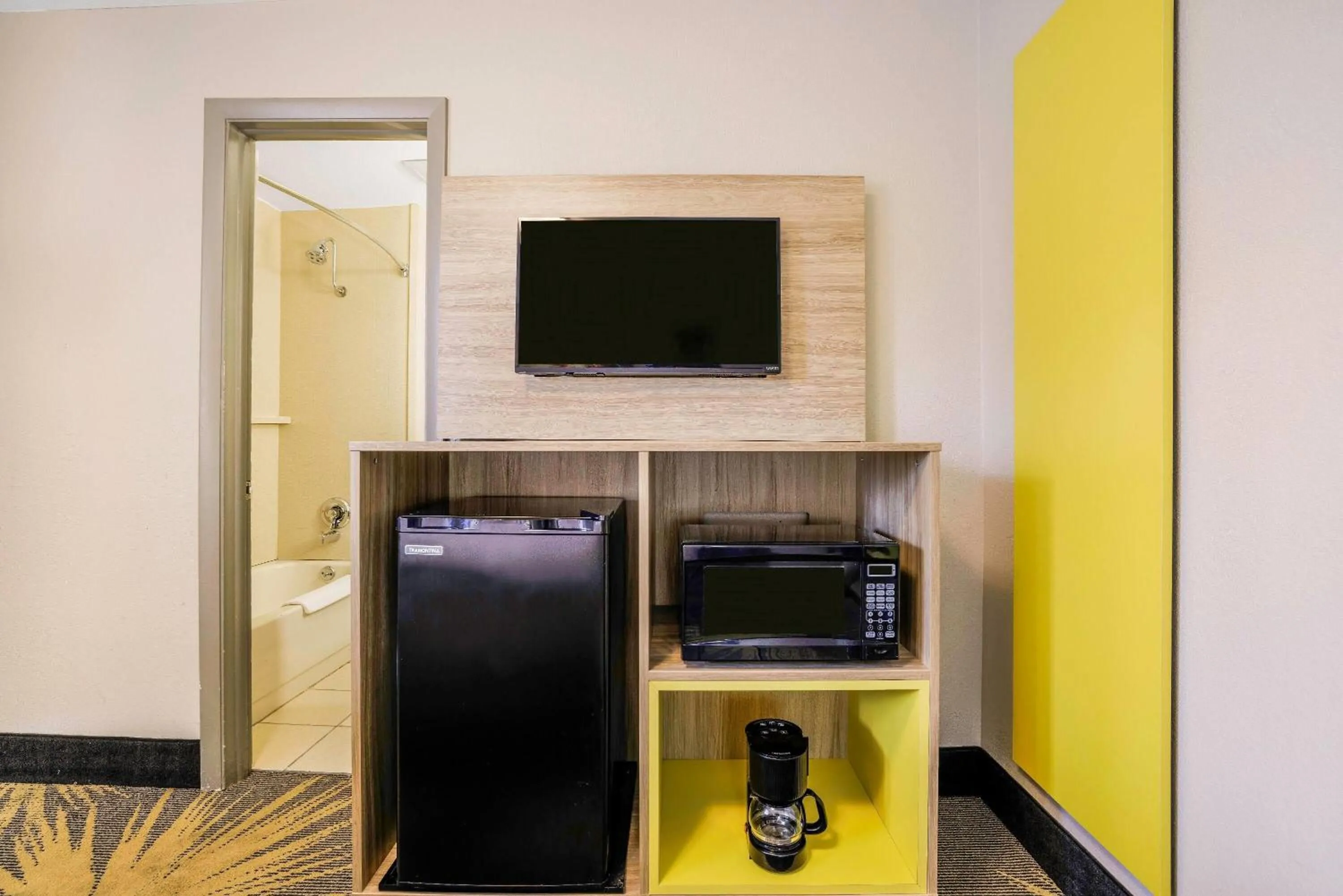 Bed in Days Inn by Wyndham Cortez