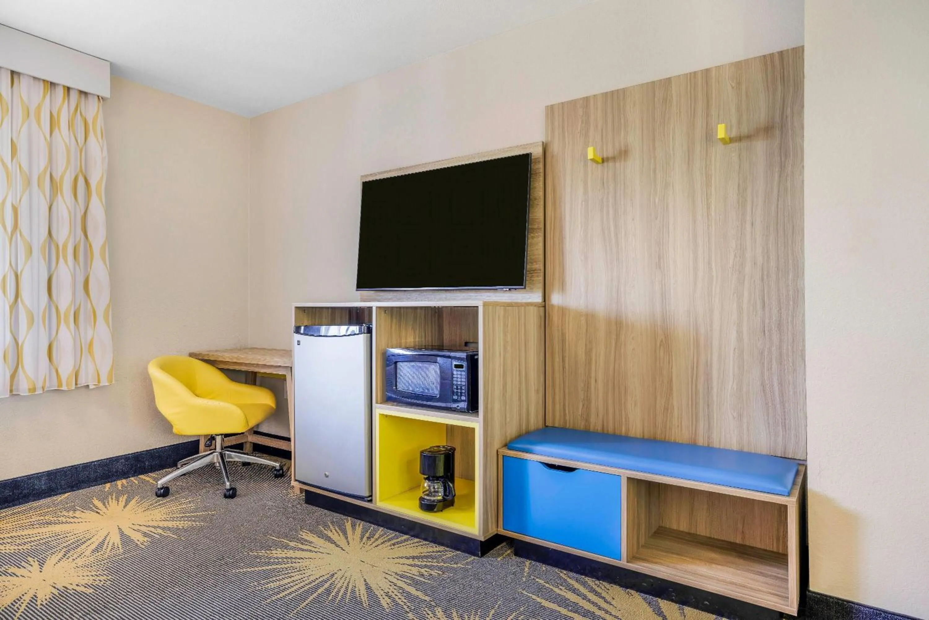 Bed in Days Inn by Wyndham Cortez