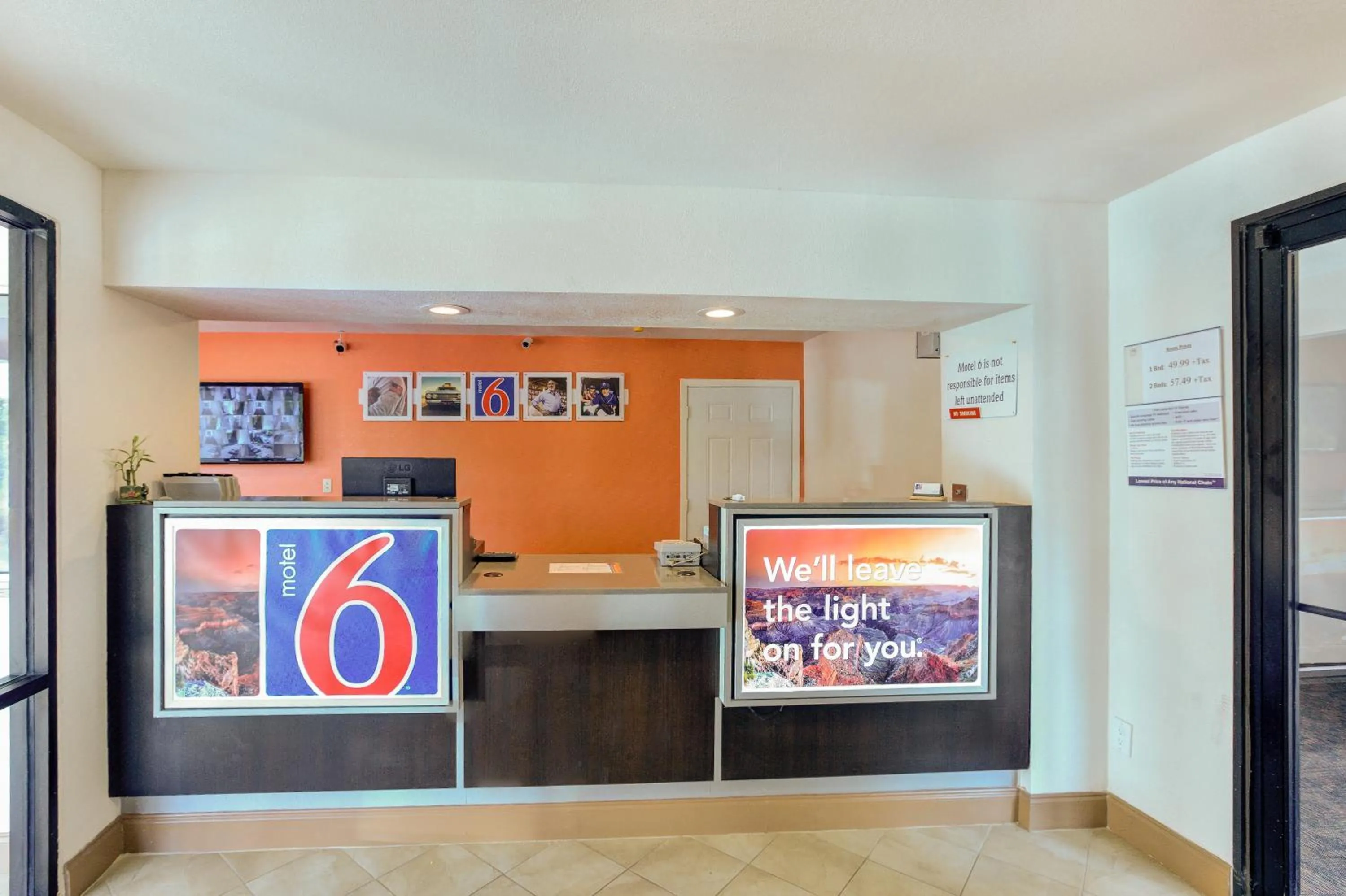 Lobby or reception in Motel 6-Dallas, TX - South