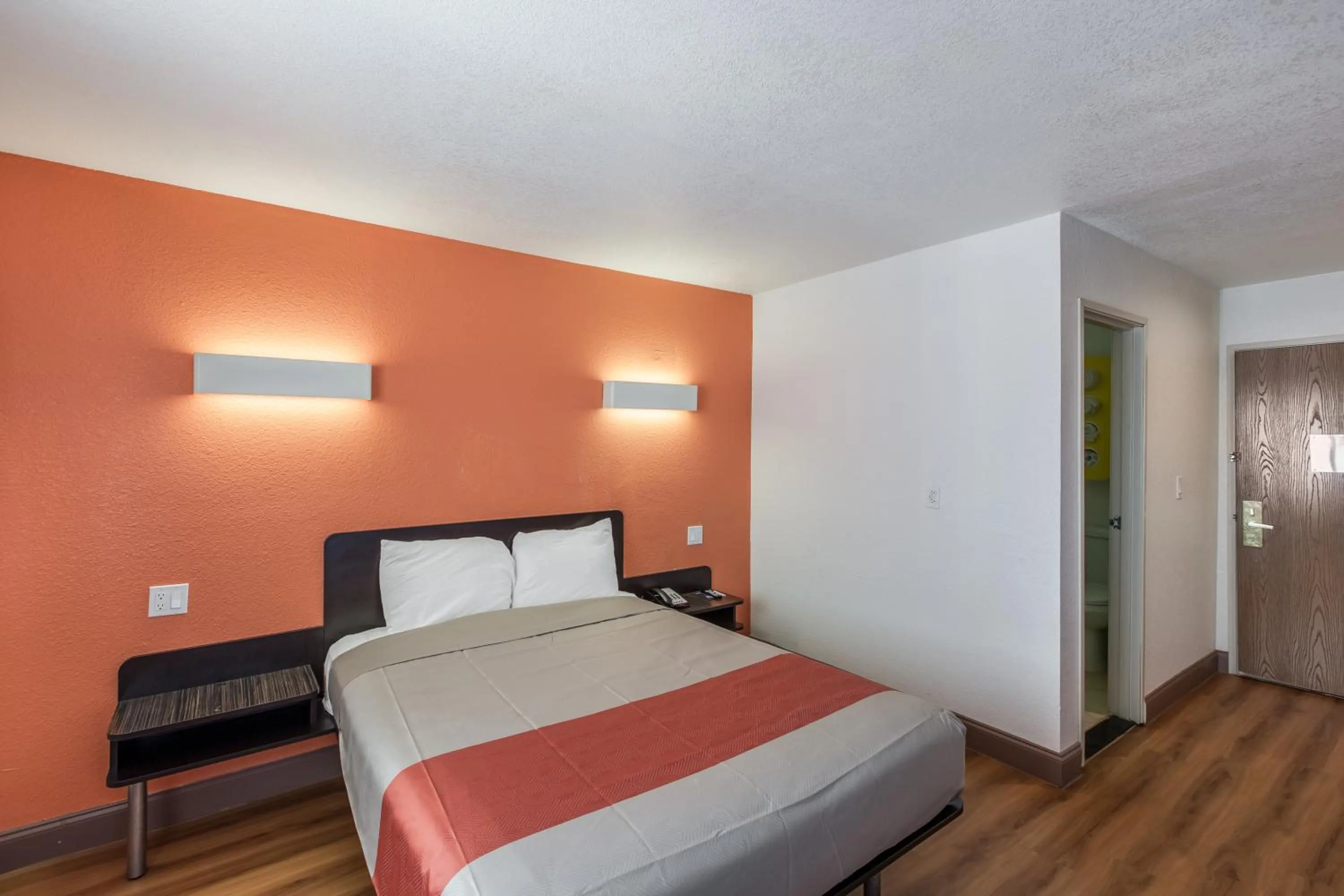 Bedroom, Bed in Motel 6-Dallas, TX - South