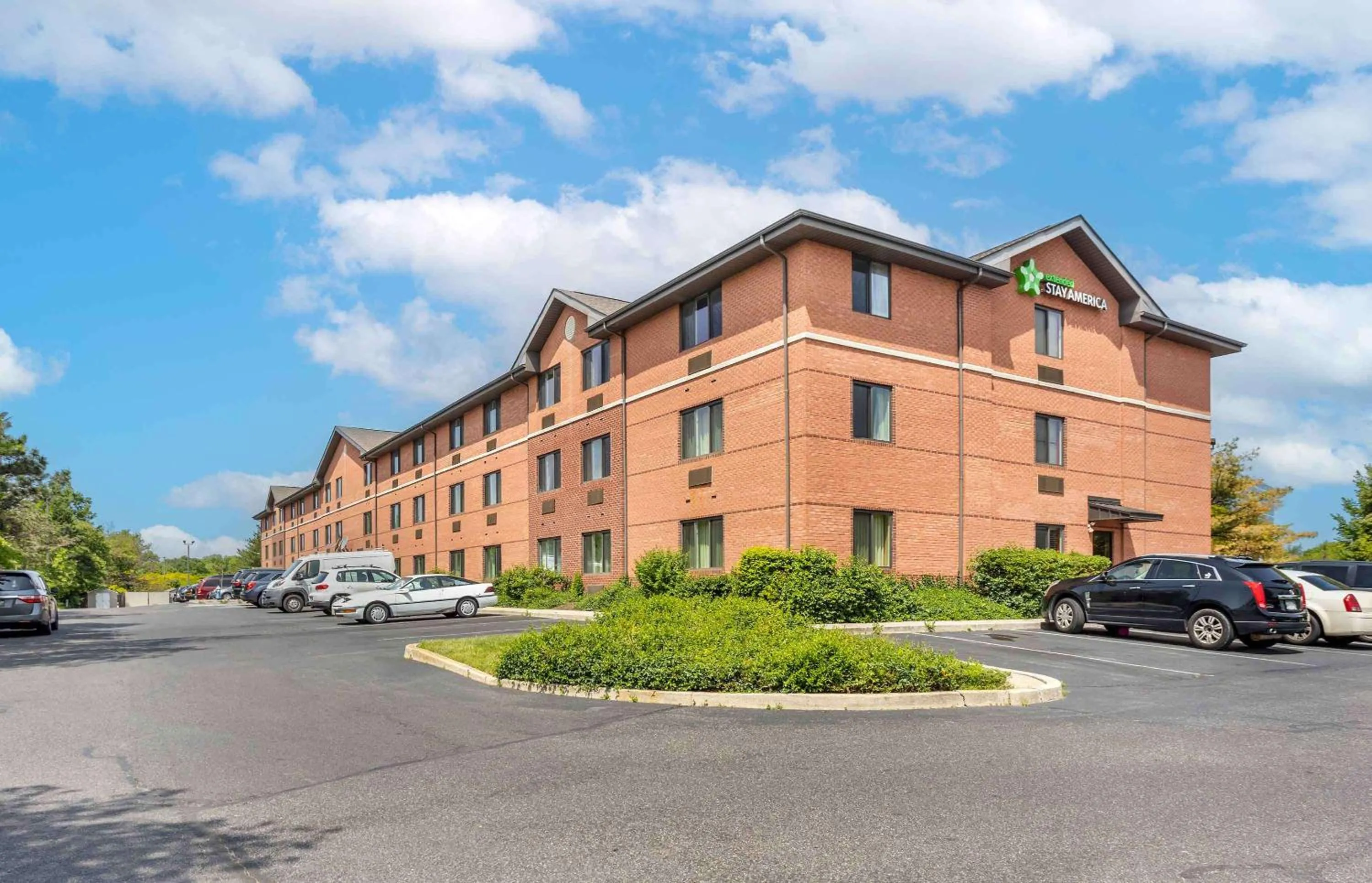 Property building in Extended Stay America Suites - Philadelphia - Mt Laurel - Pacilli Place