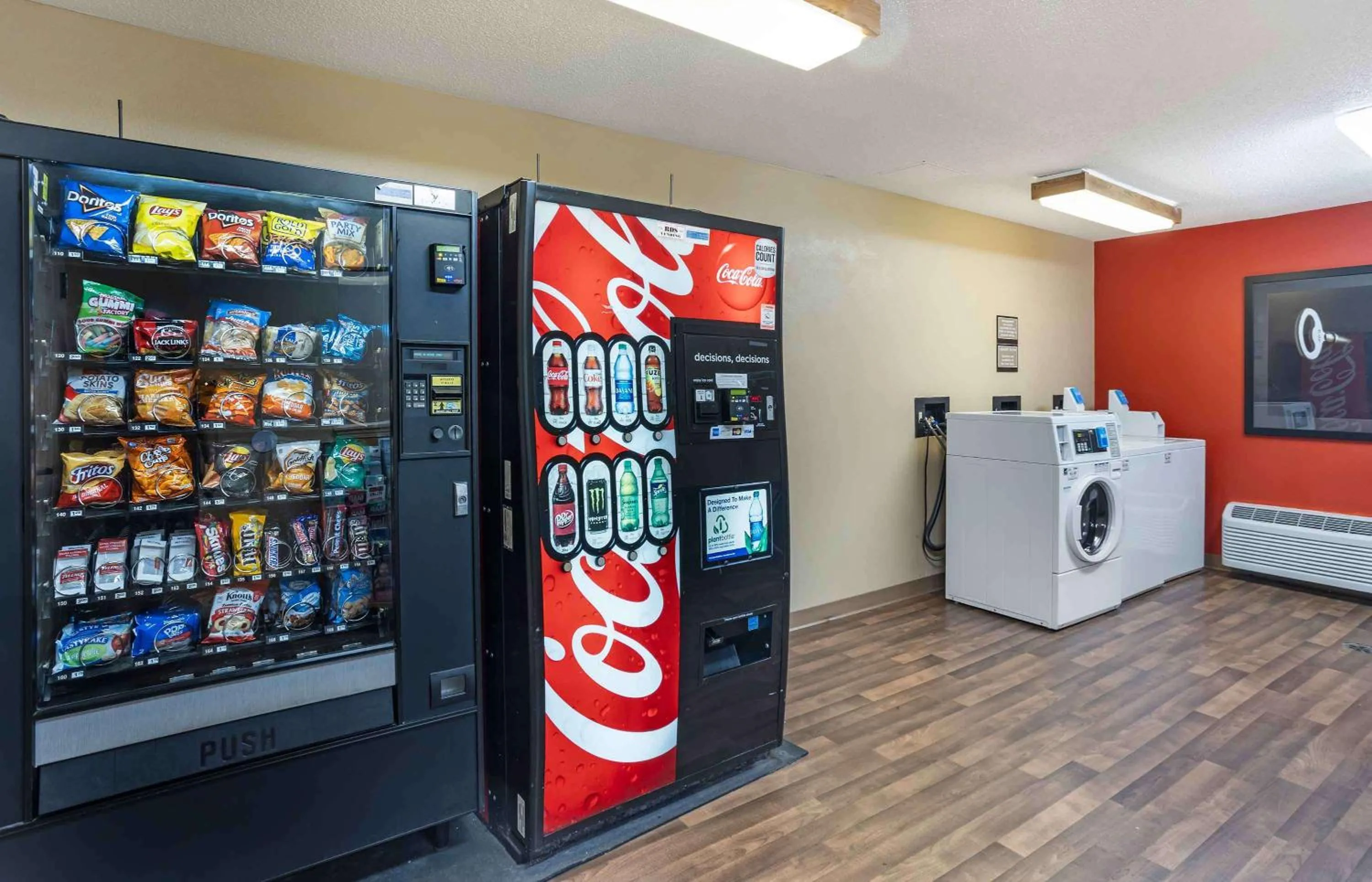 Property building in Extended Stay America Suites - Philadelphia - Mt Laurel - Pacilli Place