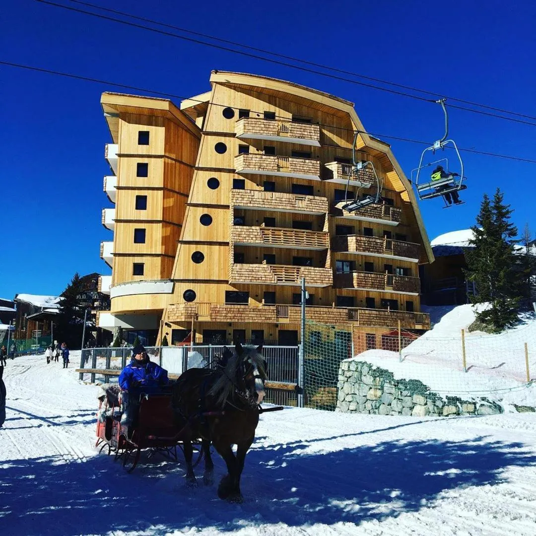 Property building in Hôtel MiL8