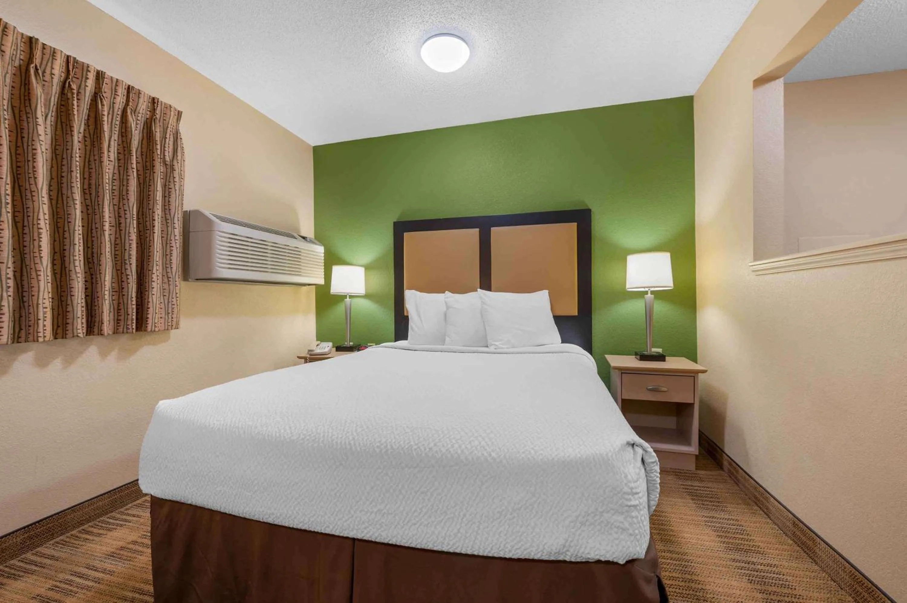 Bedroom, Bed in Extended Stay America Suites - Houston - Northwest - Hwy 290 - Hollister