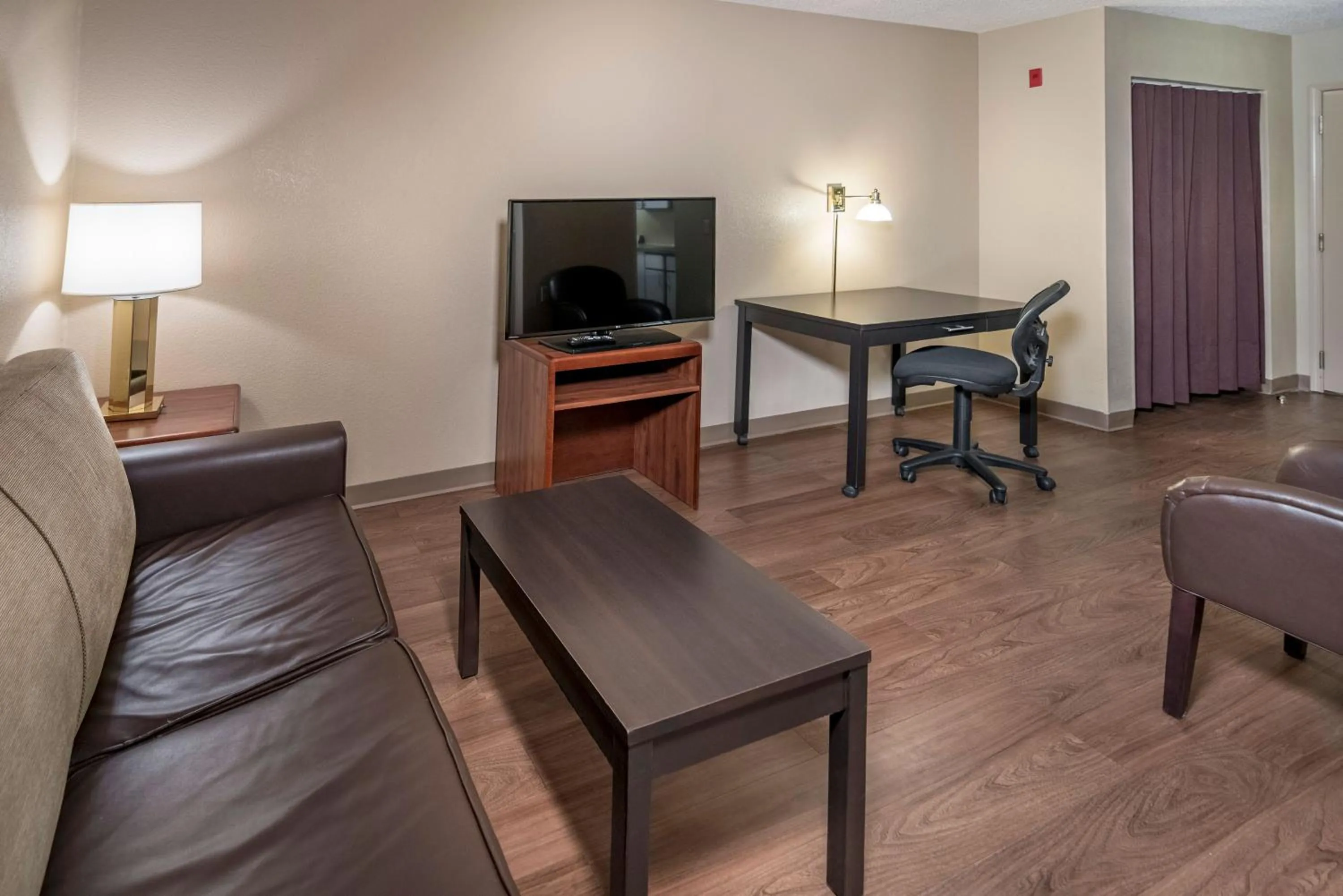 Living room in Extended Stay America Suites - Houston - Northwest - Hwy 290 - Hollister