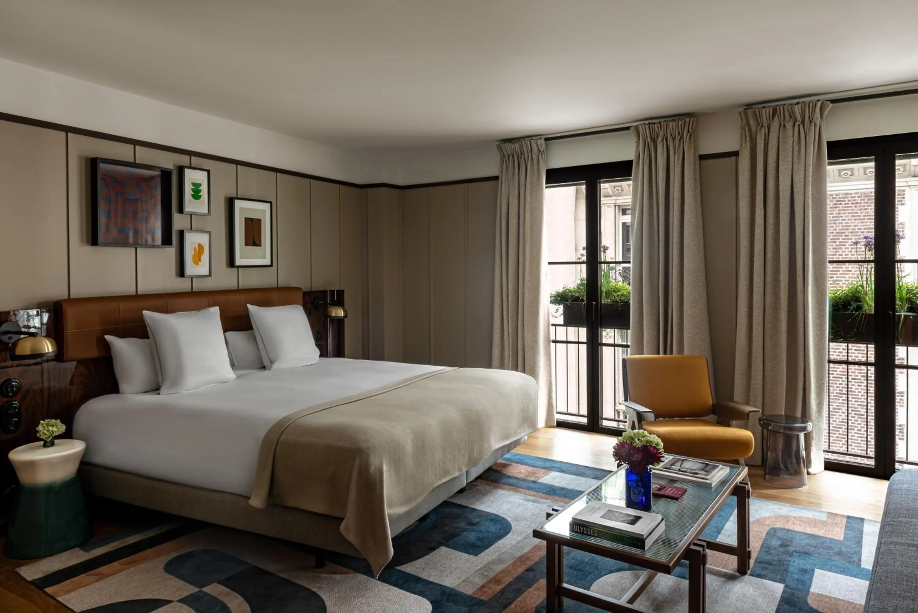 Photo of the whole room, Bed in Norman Paris Hôtel & Spa