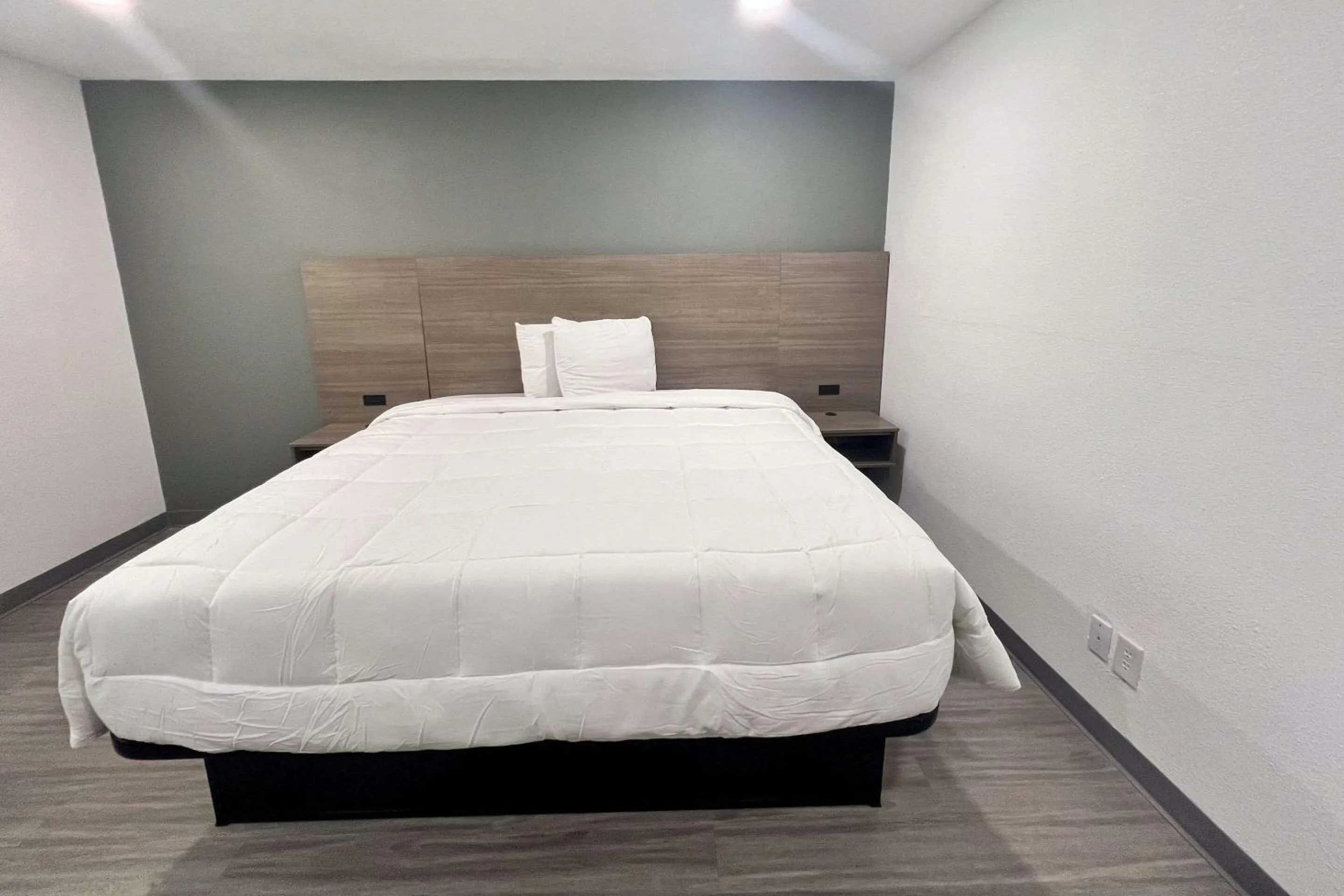 Bedroom in Rodeway Inn Mineola