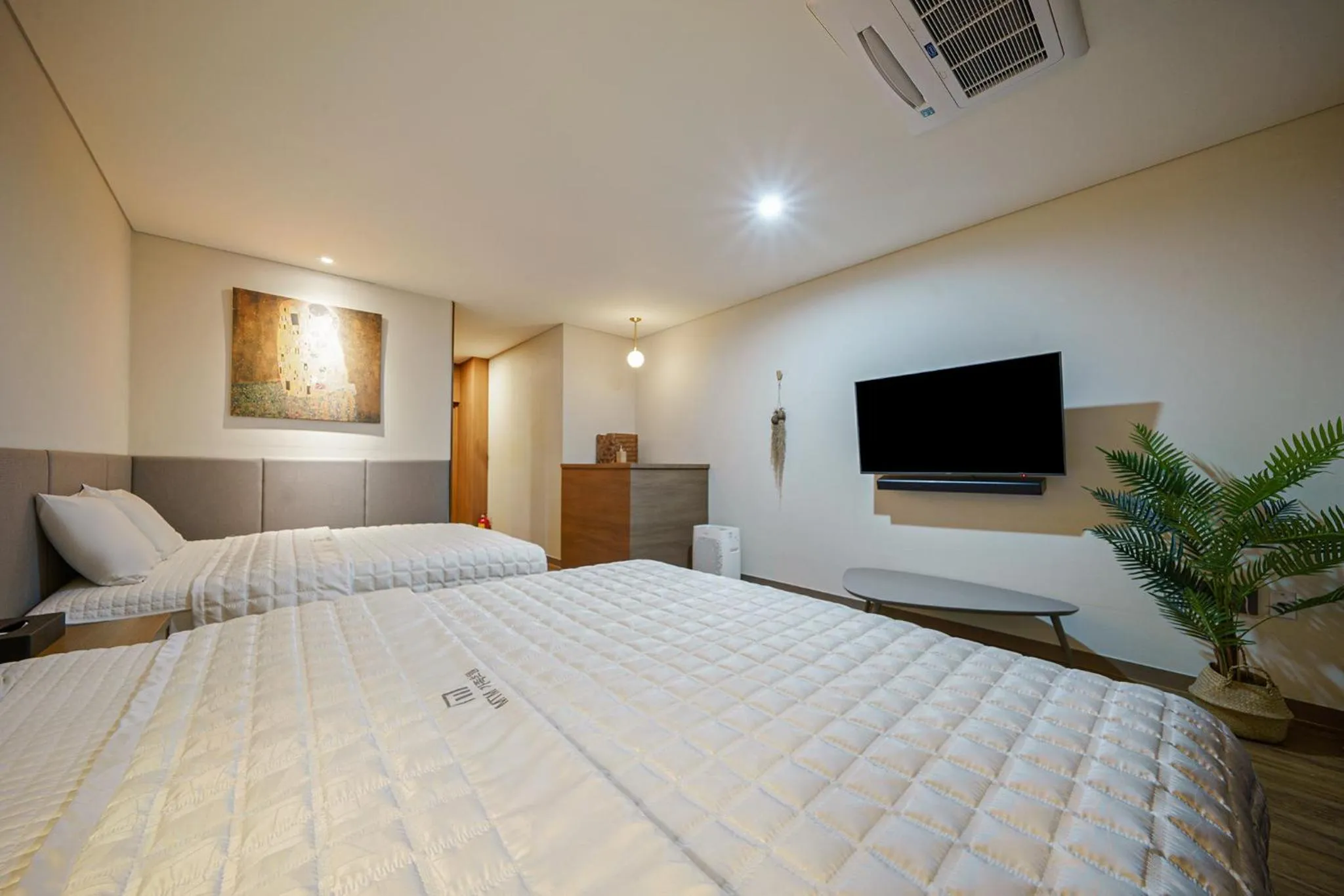 Bed in MTM Family Hotel