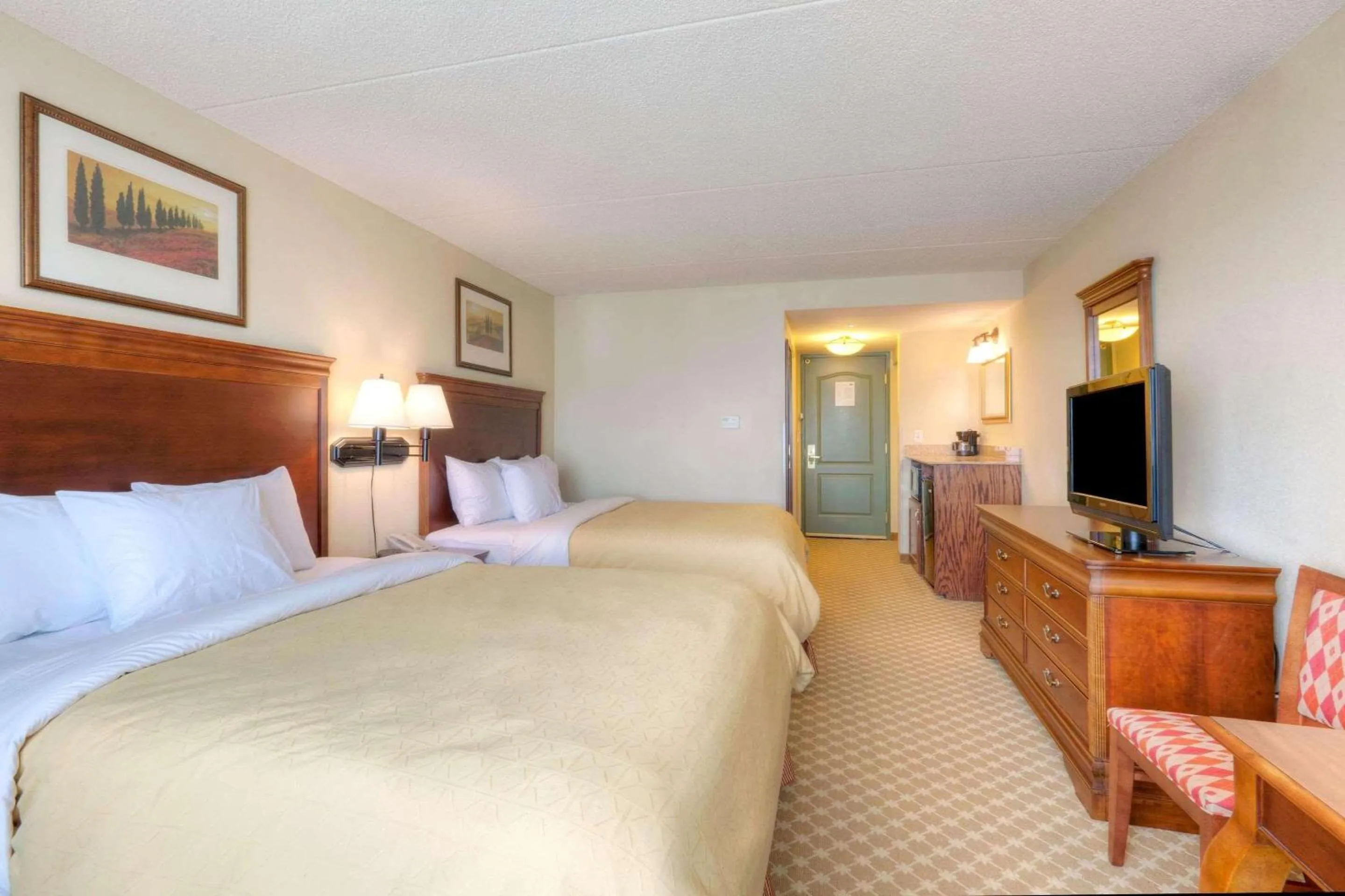 Bedroom, Bed in Country Inn & Suites by Radisson, Fredericksburg, VA