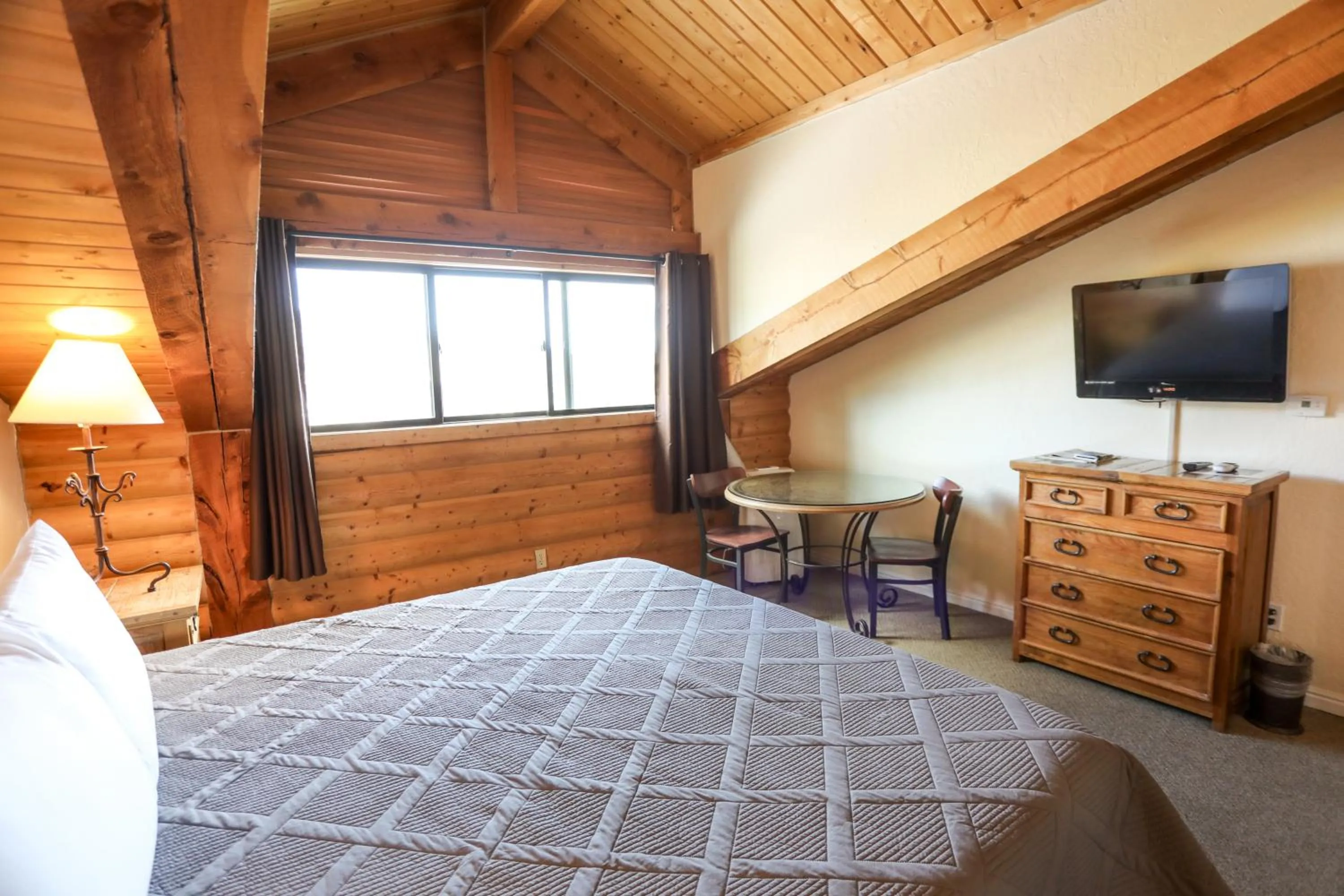 Bed in The Boulder Creek Lodge