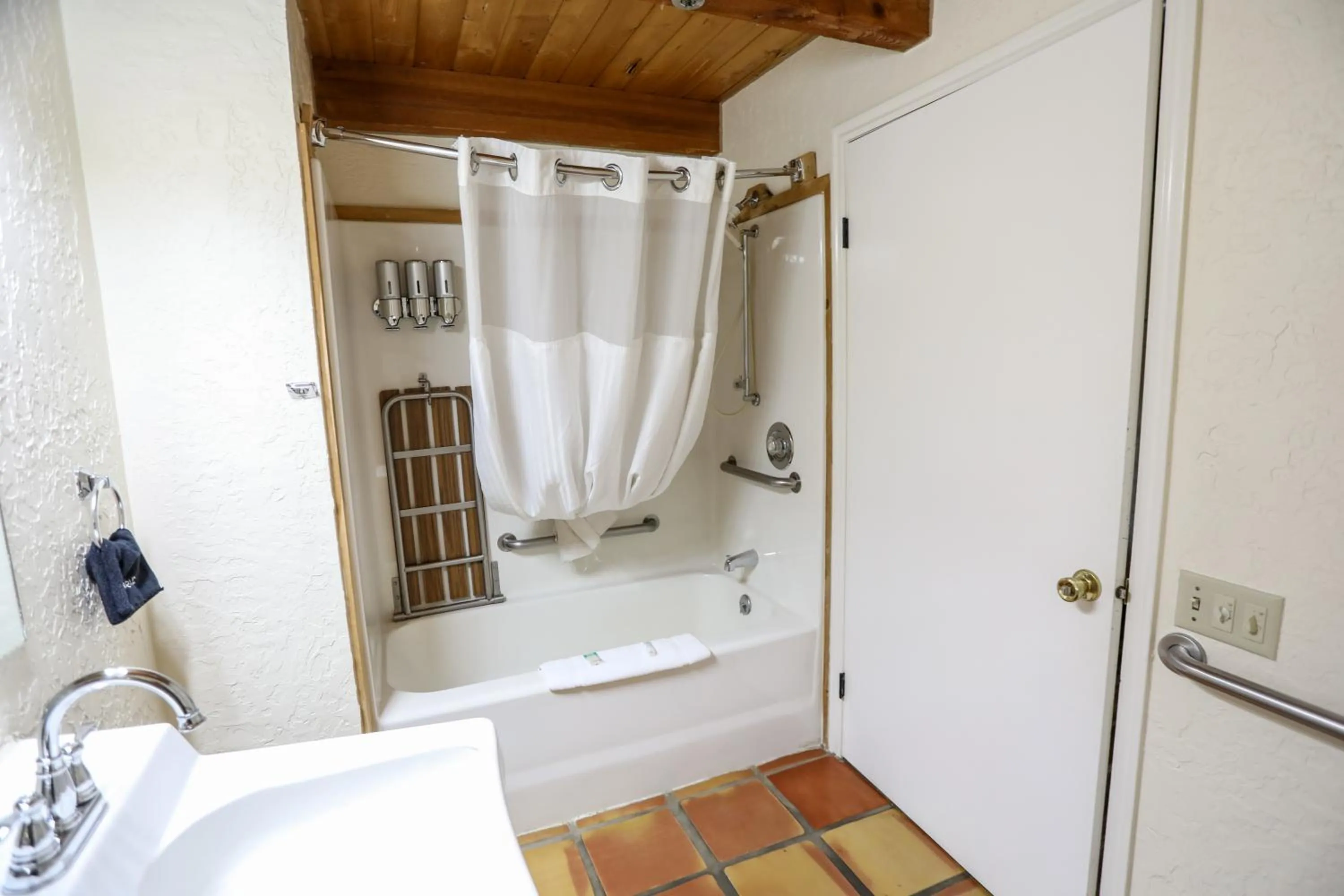 The Boulder Creek Lodge