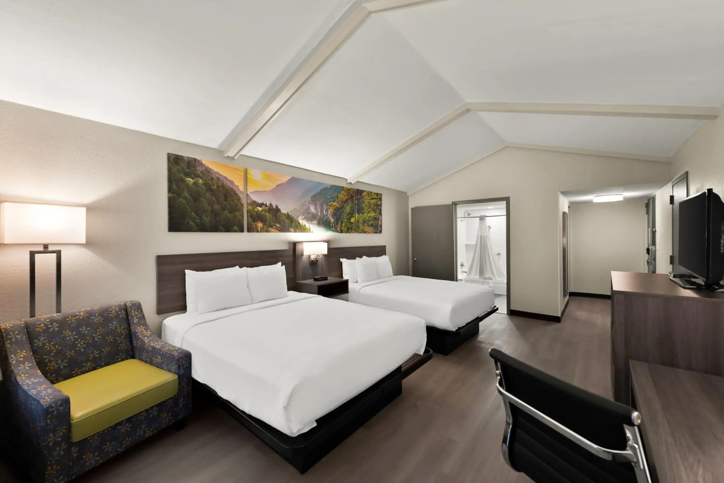 Queen Room with Two Queen Beds - Mobility Access/Non-Smoking in Clarion Pointe Rhinelander Downtown Queen Room with Two Queen Beds - Mobility Access/Non-Smoking in Clarion Pointe Rhinelander Downtown