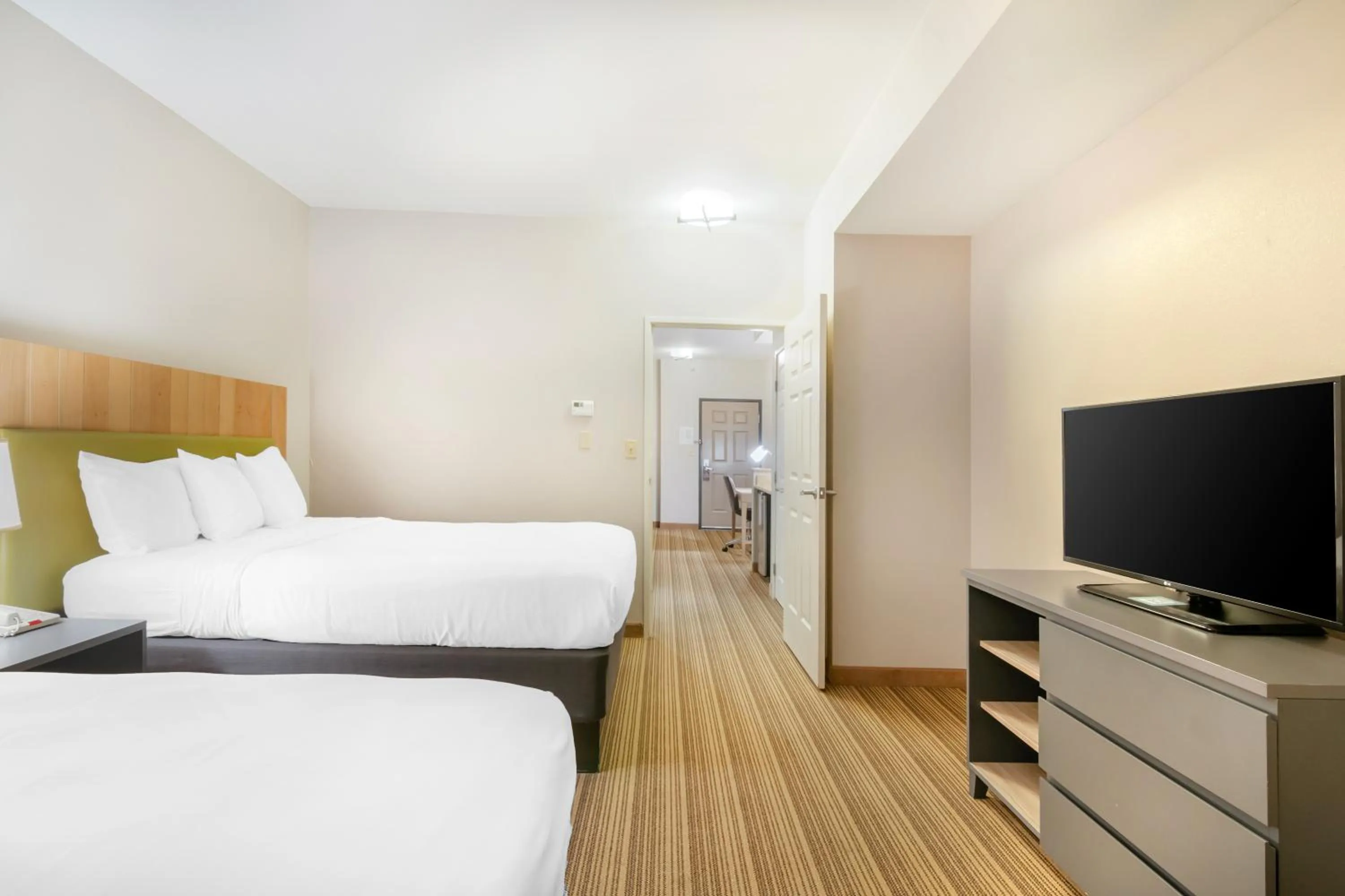 Bed in Country Inn & Suites by Radisson, Columbia, MO