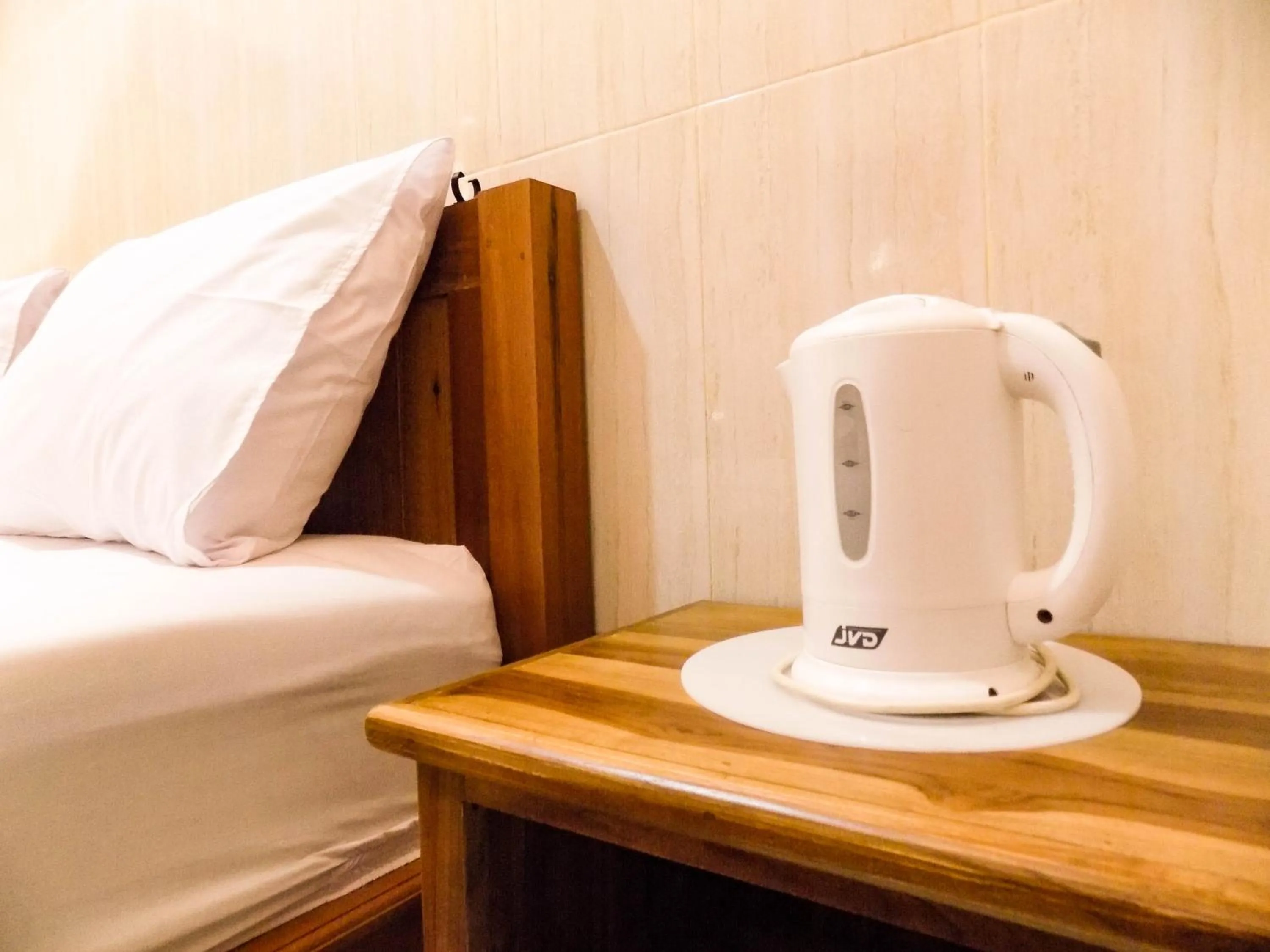 Bedroom, Bed in Guna Graha Kuta by Kamara