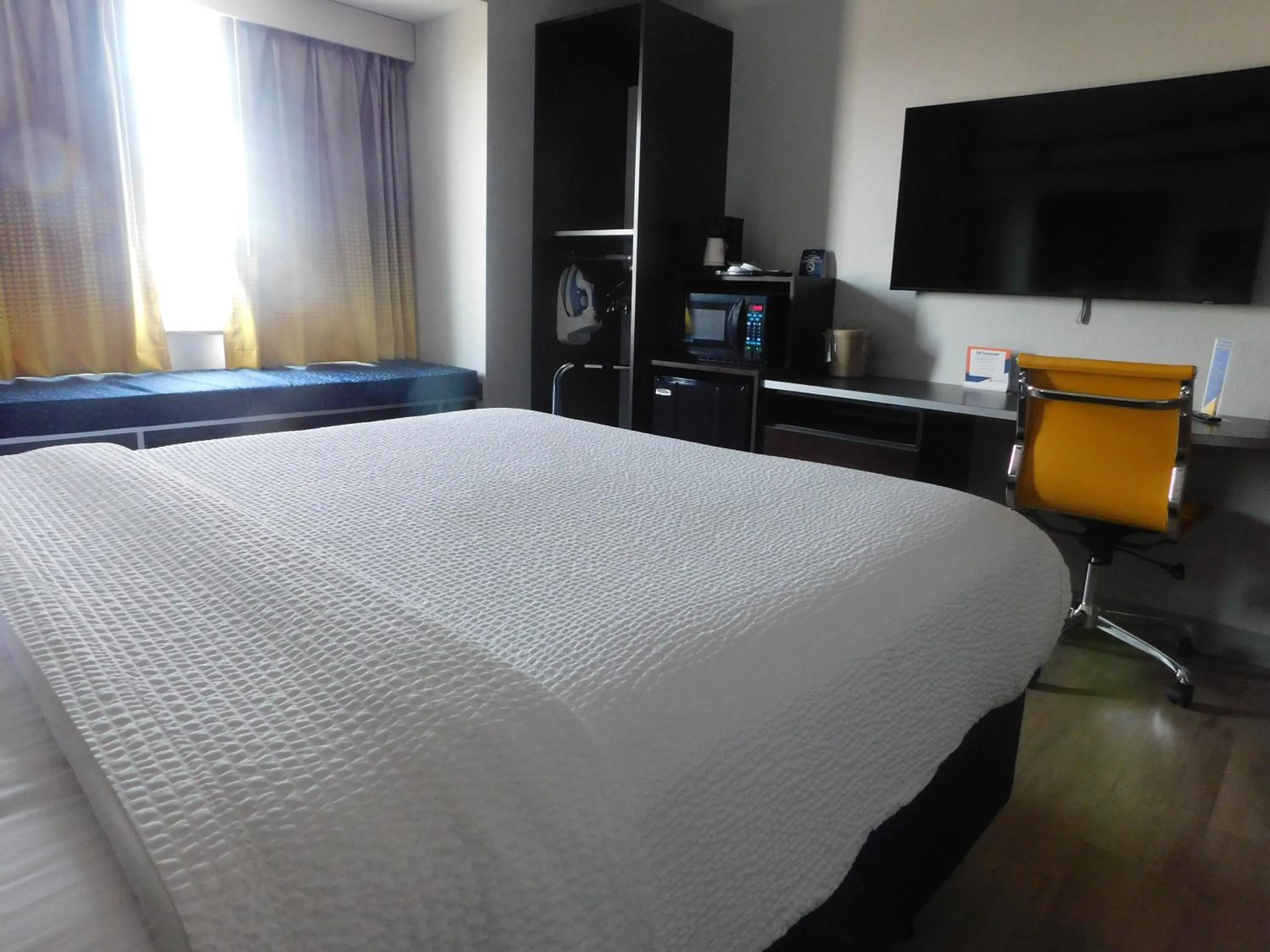Bed in Microtel Inn & Suites by Wyndham Wheeling at The Highlands