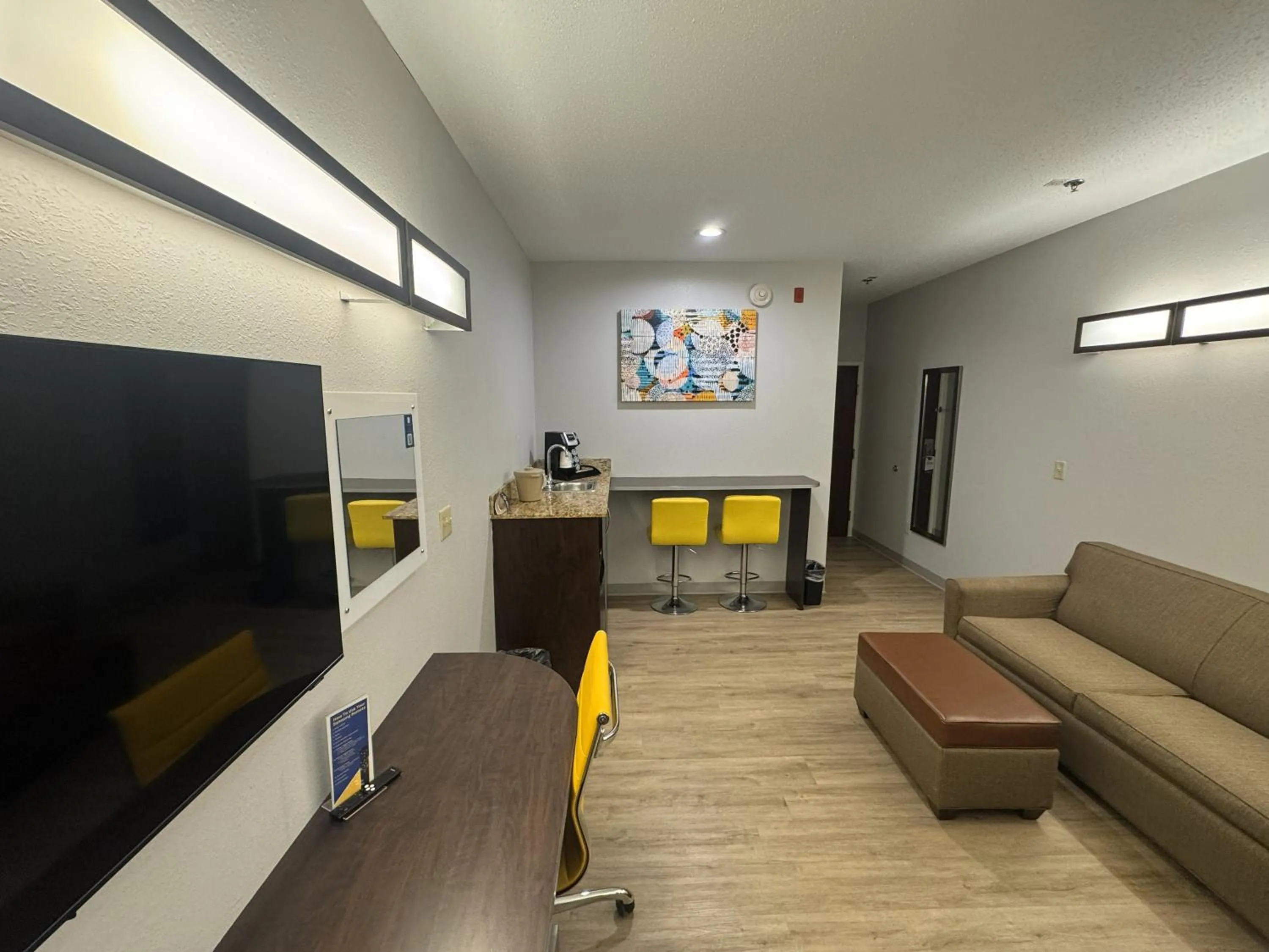 Living room in Microtel Inn & Suites by Wyndham Wheeling at The Highlands