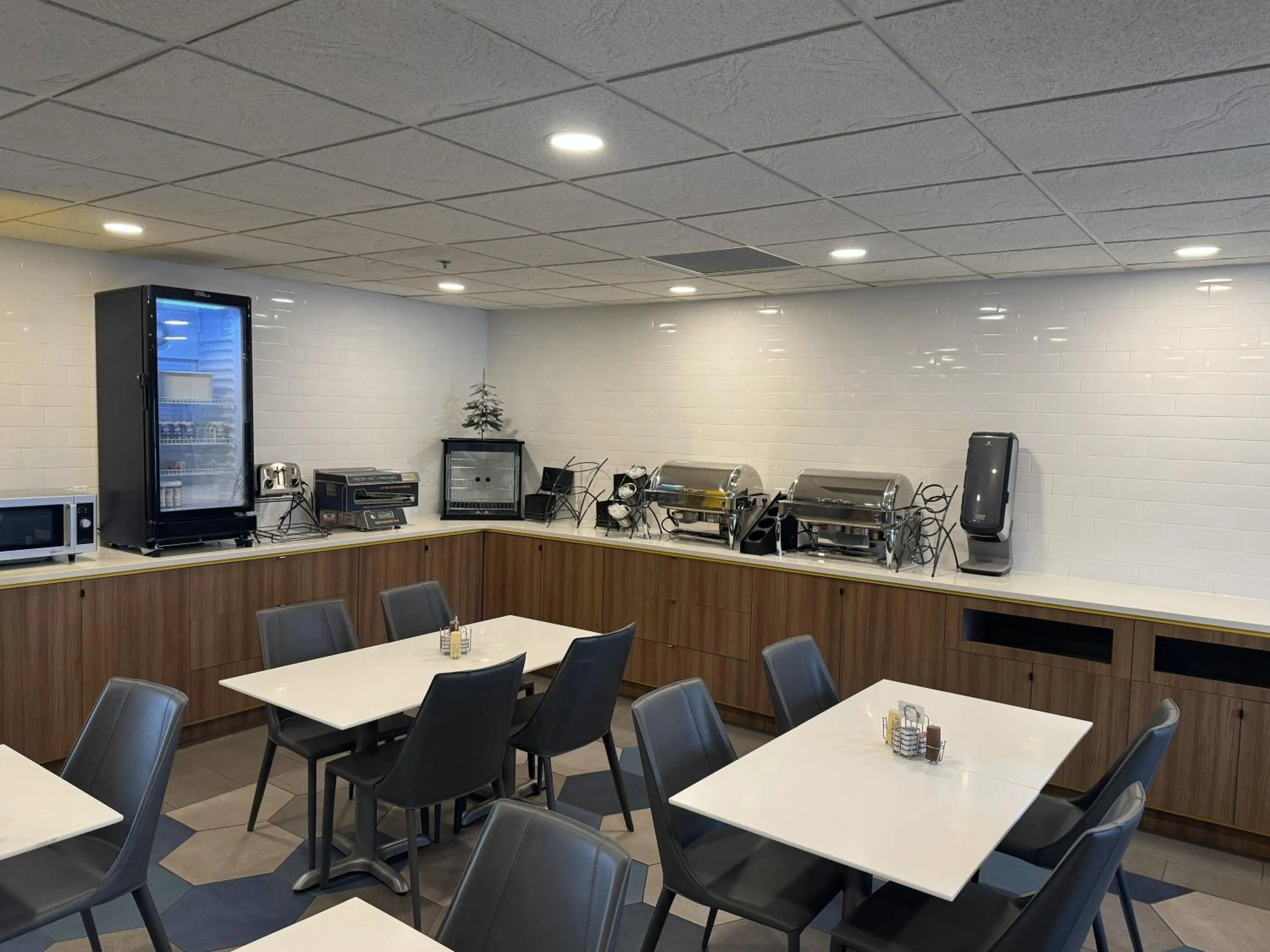 Breakfast in Microtel Inn & Suites by Wyndham Wheeling at The Highlands