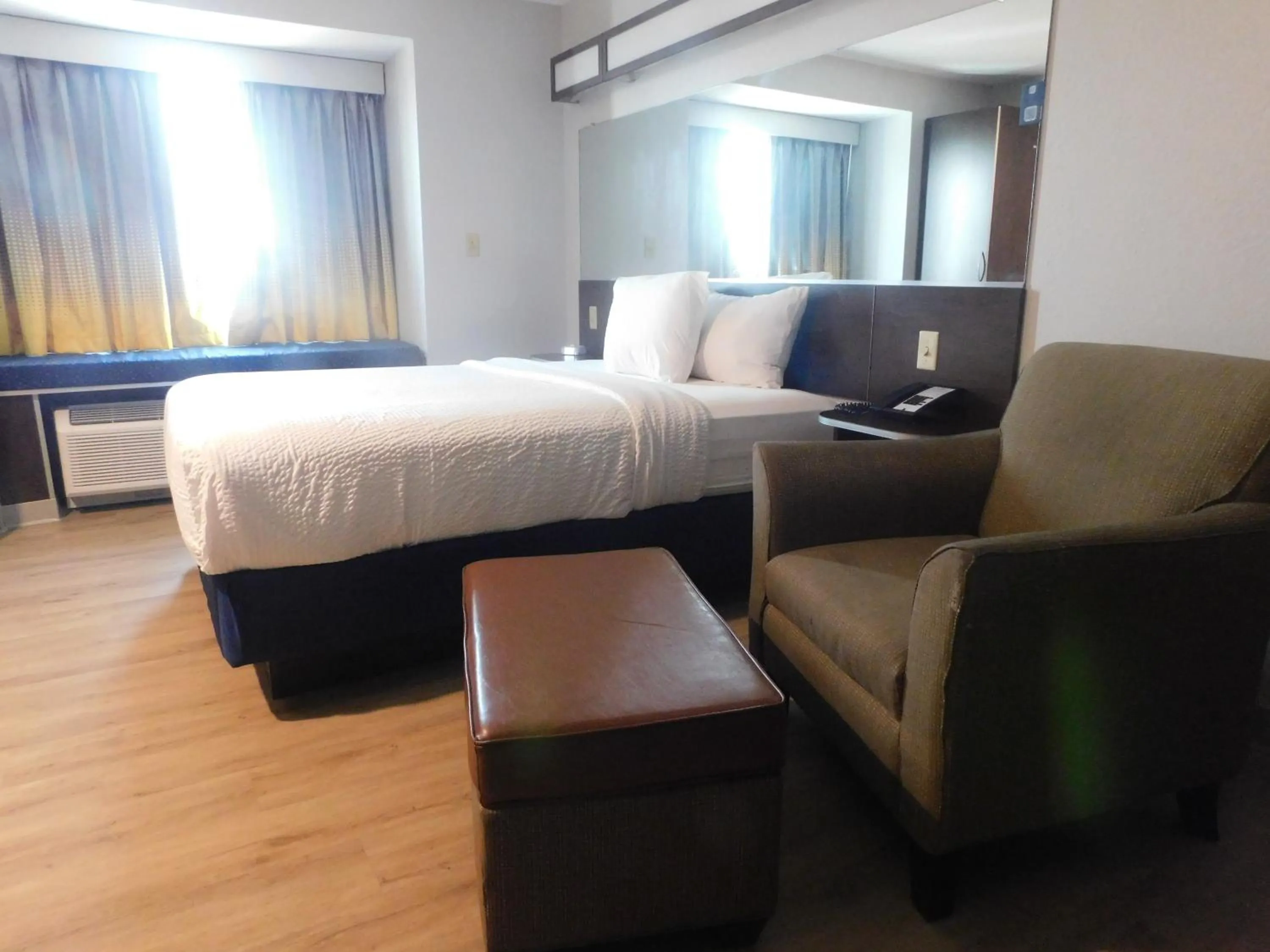 Bedroom, Bed in Microtel Inn & Suites by Wyndham Wheeling at The Highlands