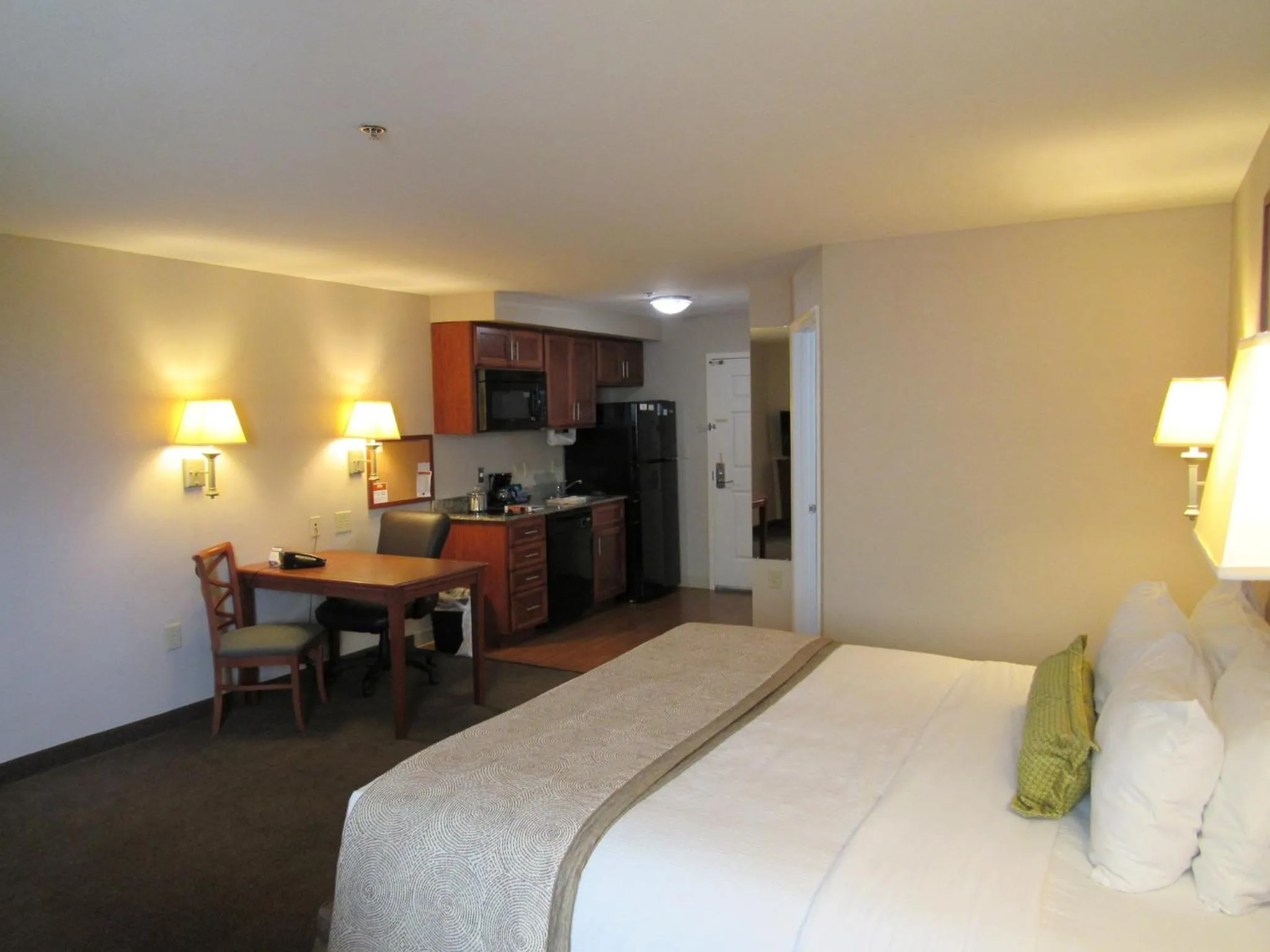Photo of the whole room, Bed in Candlewood Suites Murfreesboro by IHG