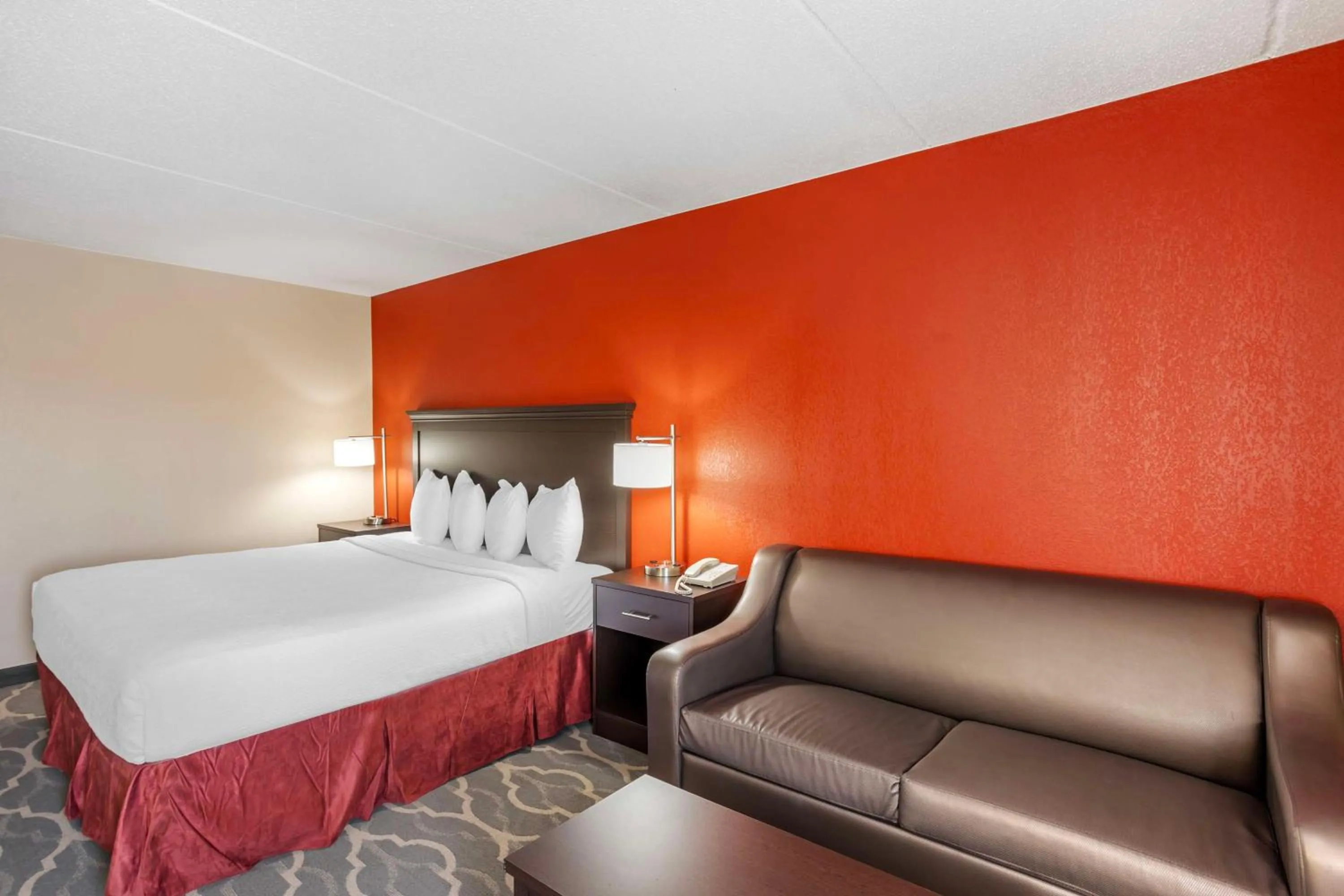 Bedroom, Bed in Best Western Inn at Blakeslee-Pocono