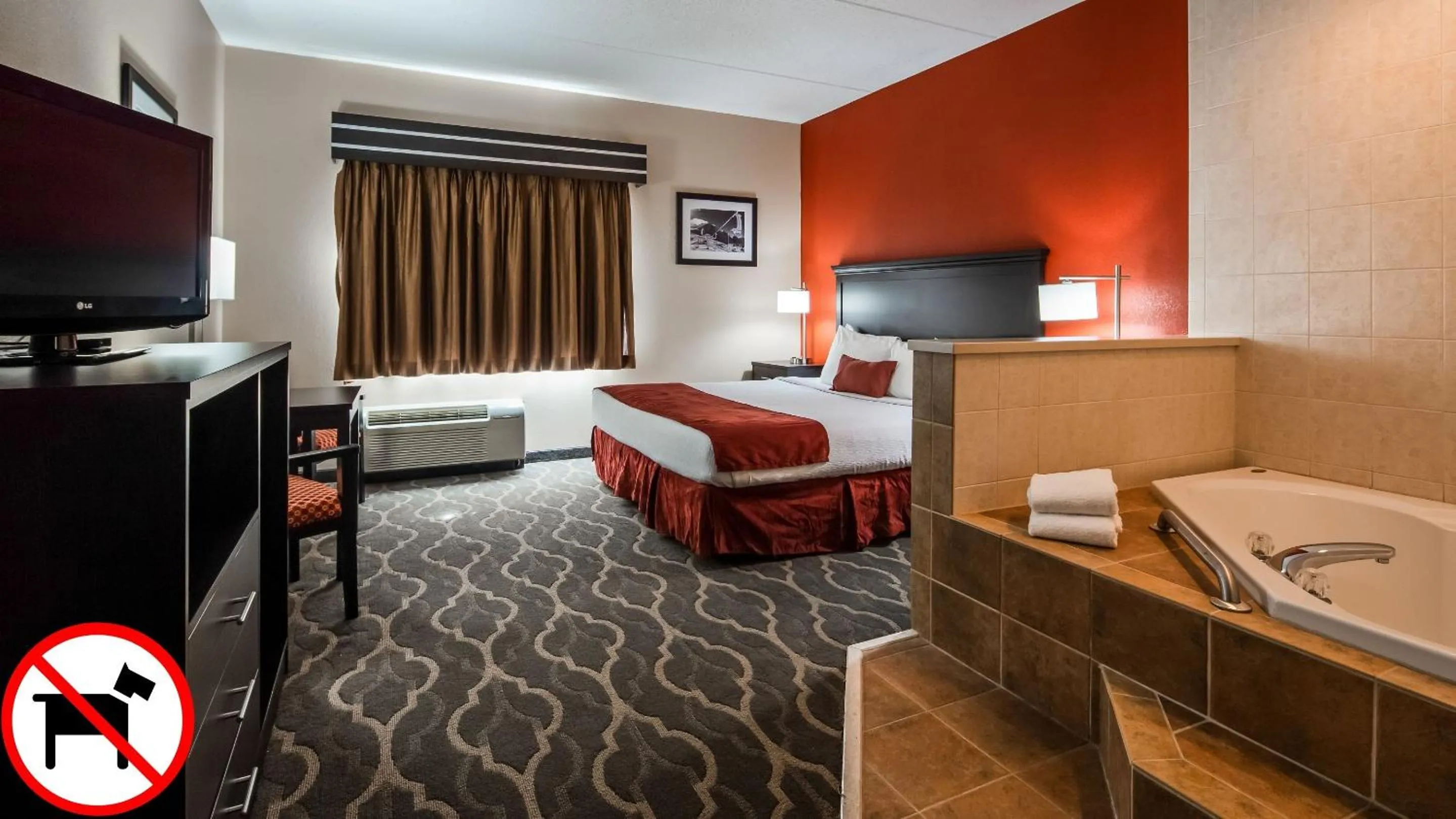 Bedroom, Bed in Best Western Inn at Blakeslee-Pocono