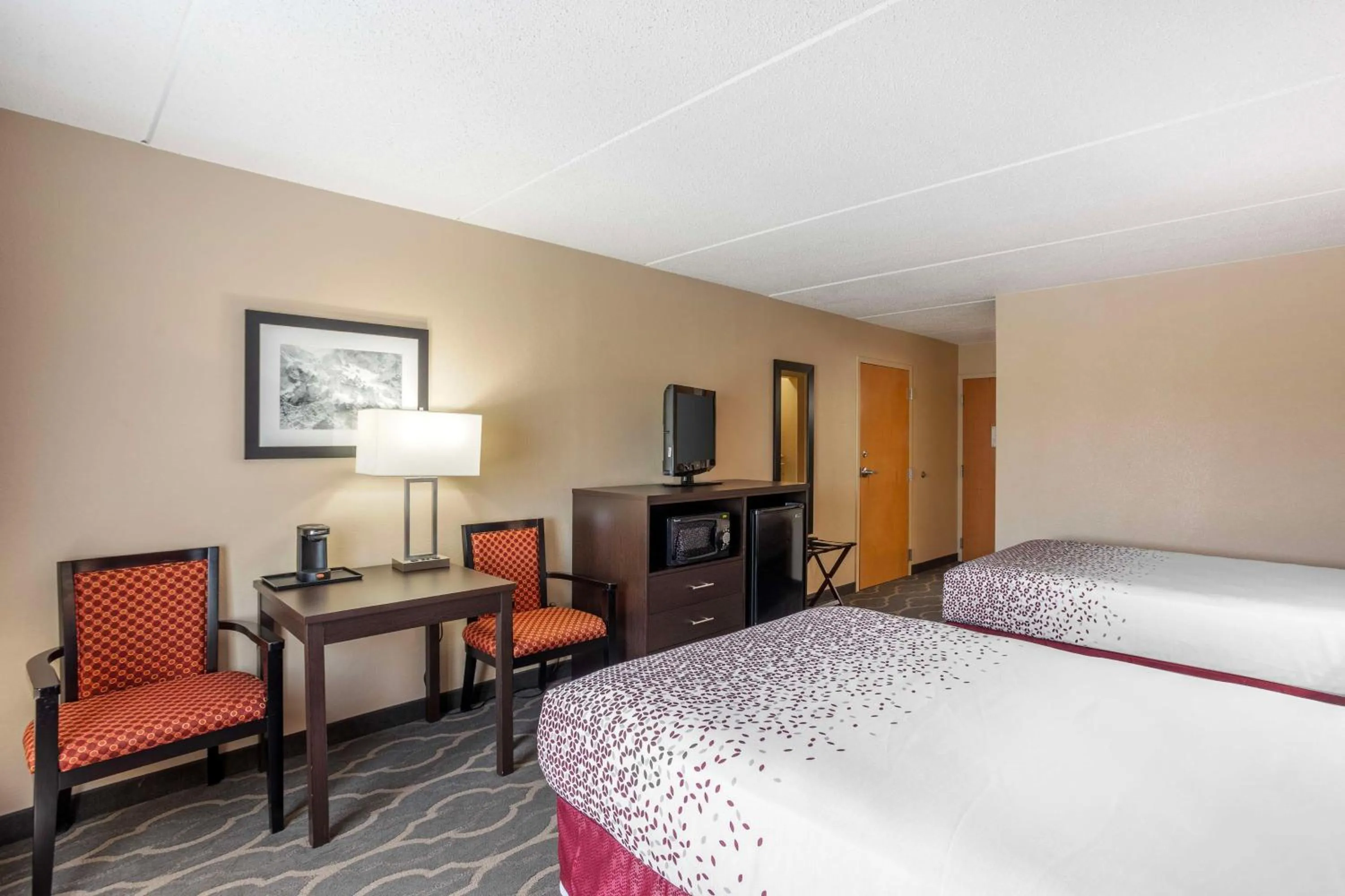 Bedroom, Bed in Best Western Inn at Blakeslee-Pocono