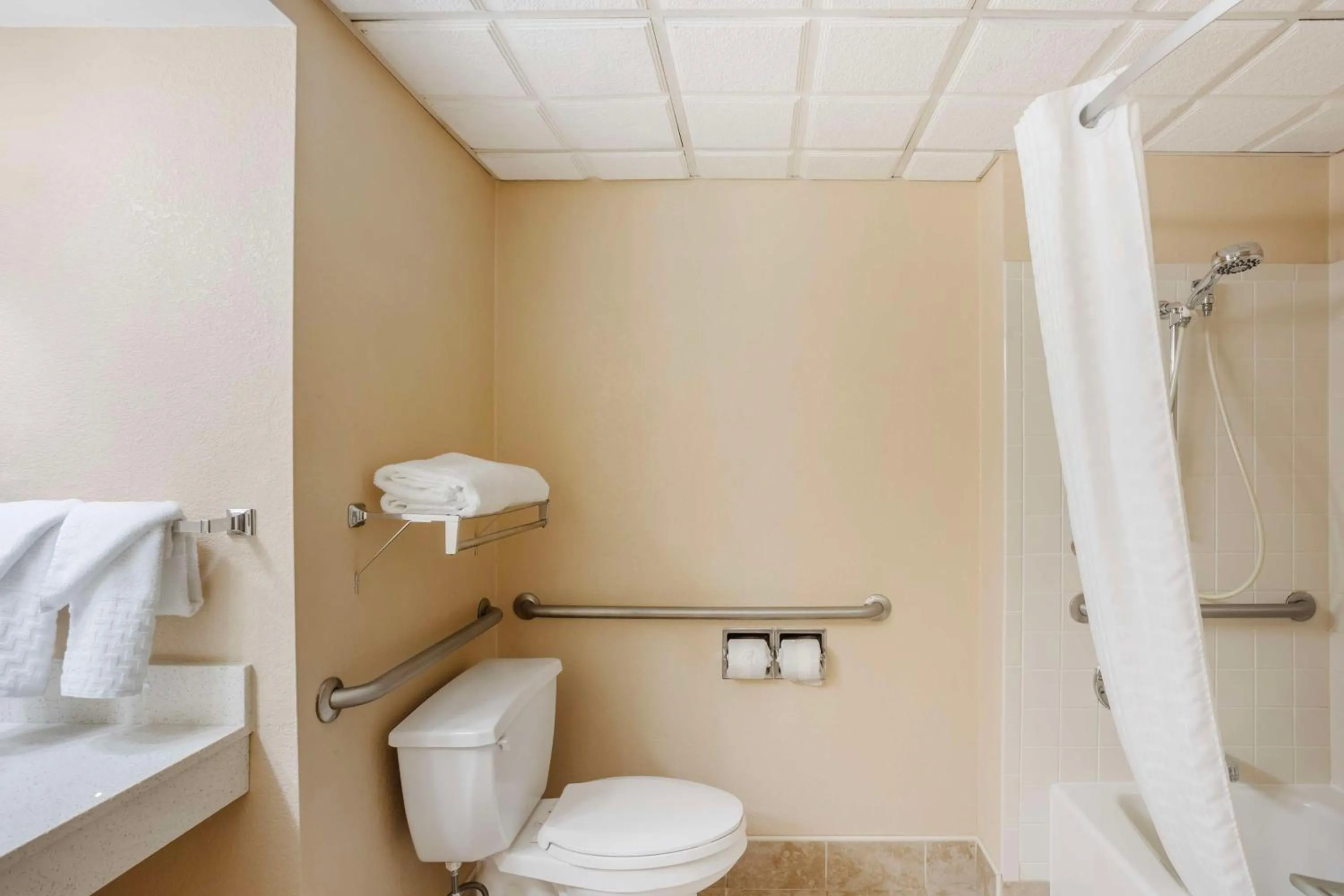 Bathroom in Best Western Inn at Blakeslee-Pocono