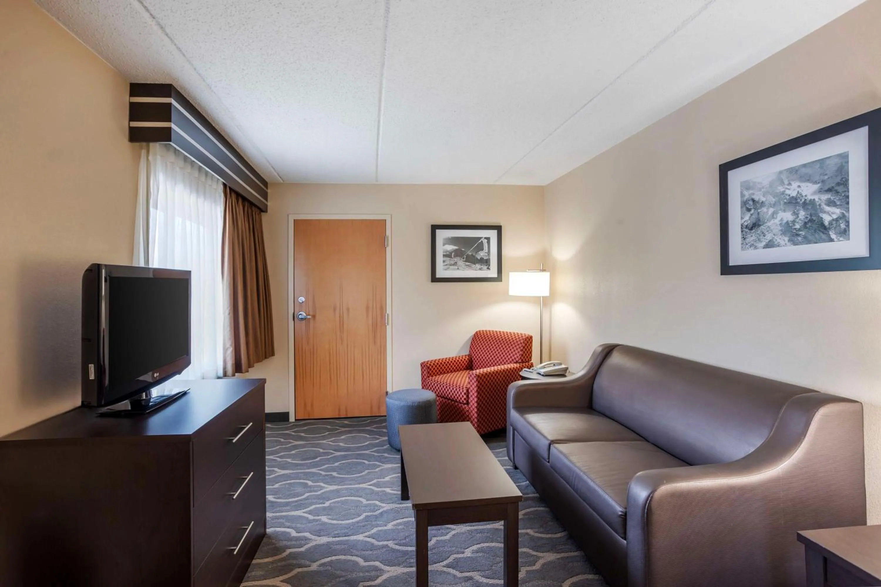 Photo of the whole room in Best Western Inn at Blakeslee-Pocono