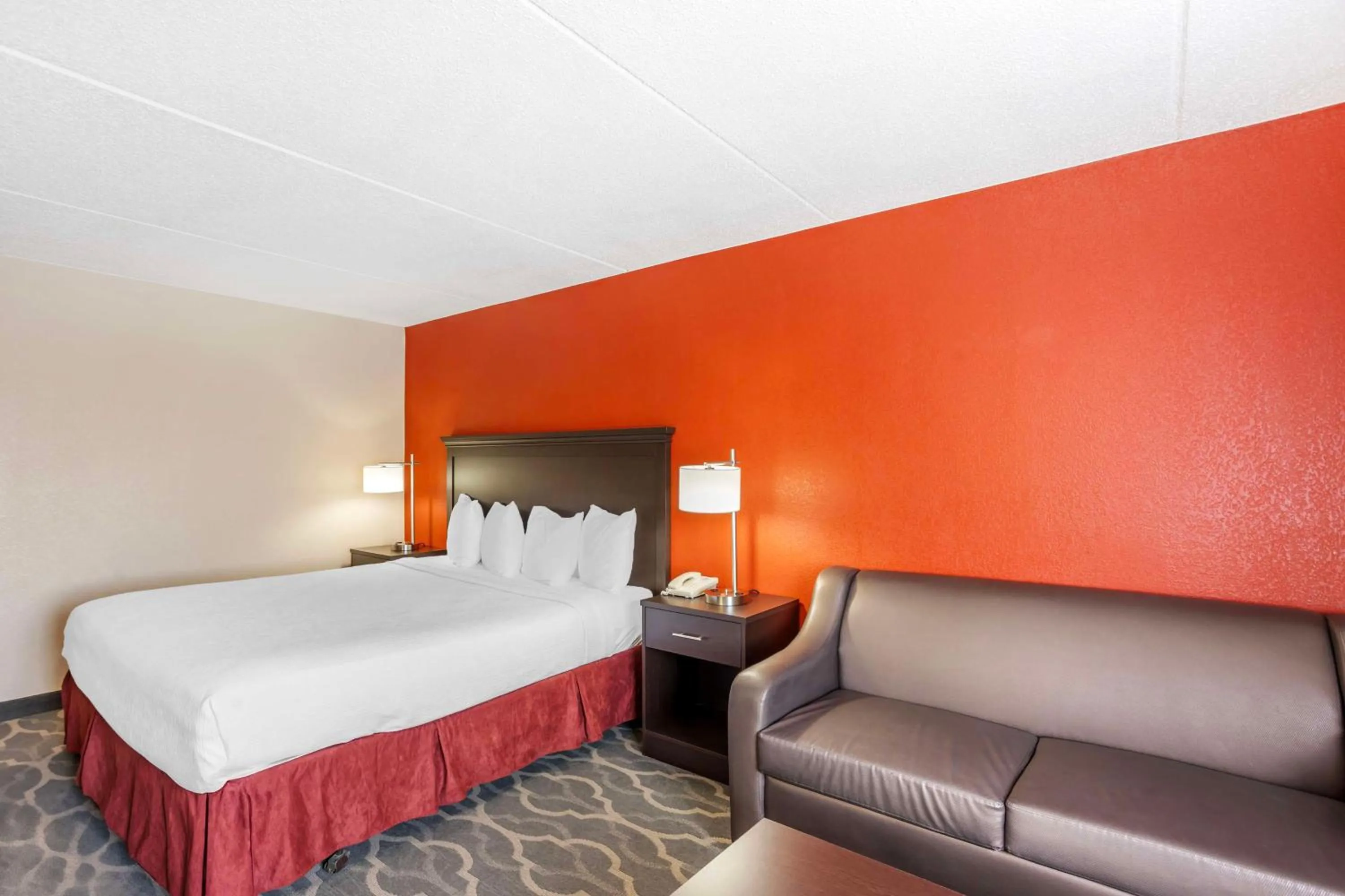 Bedroom, Bed in Best Western Inn at Blakeslee-Pocono