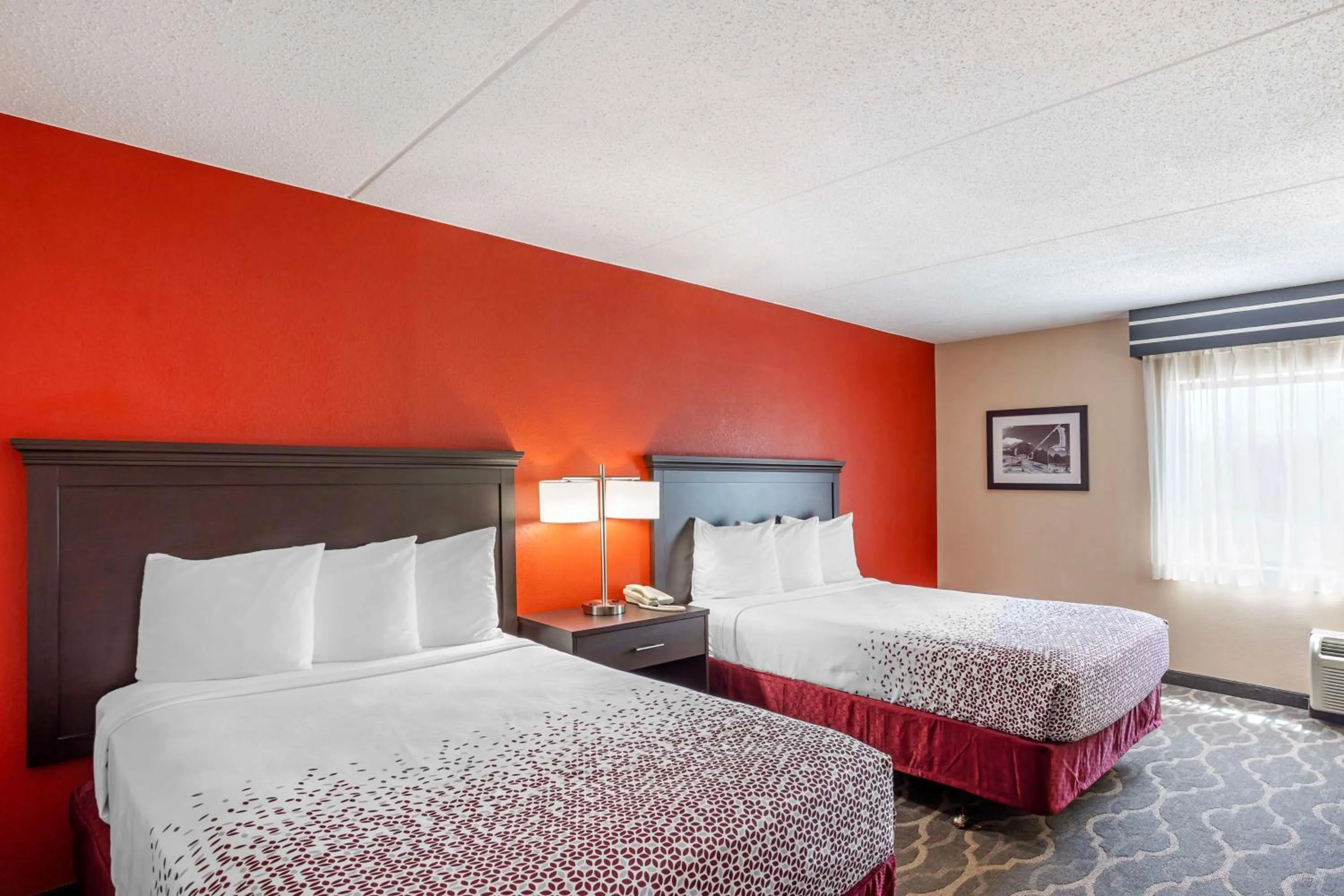 Bedroom, Bed in Best Western Inn at Blakeslee-Pocono