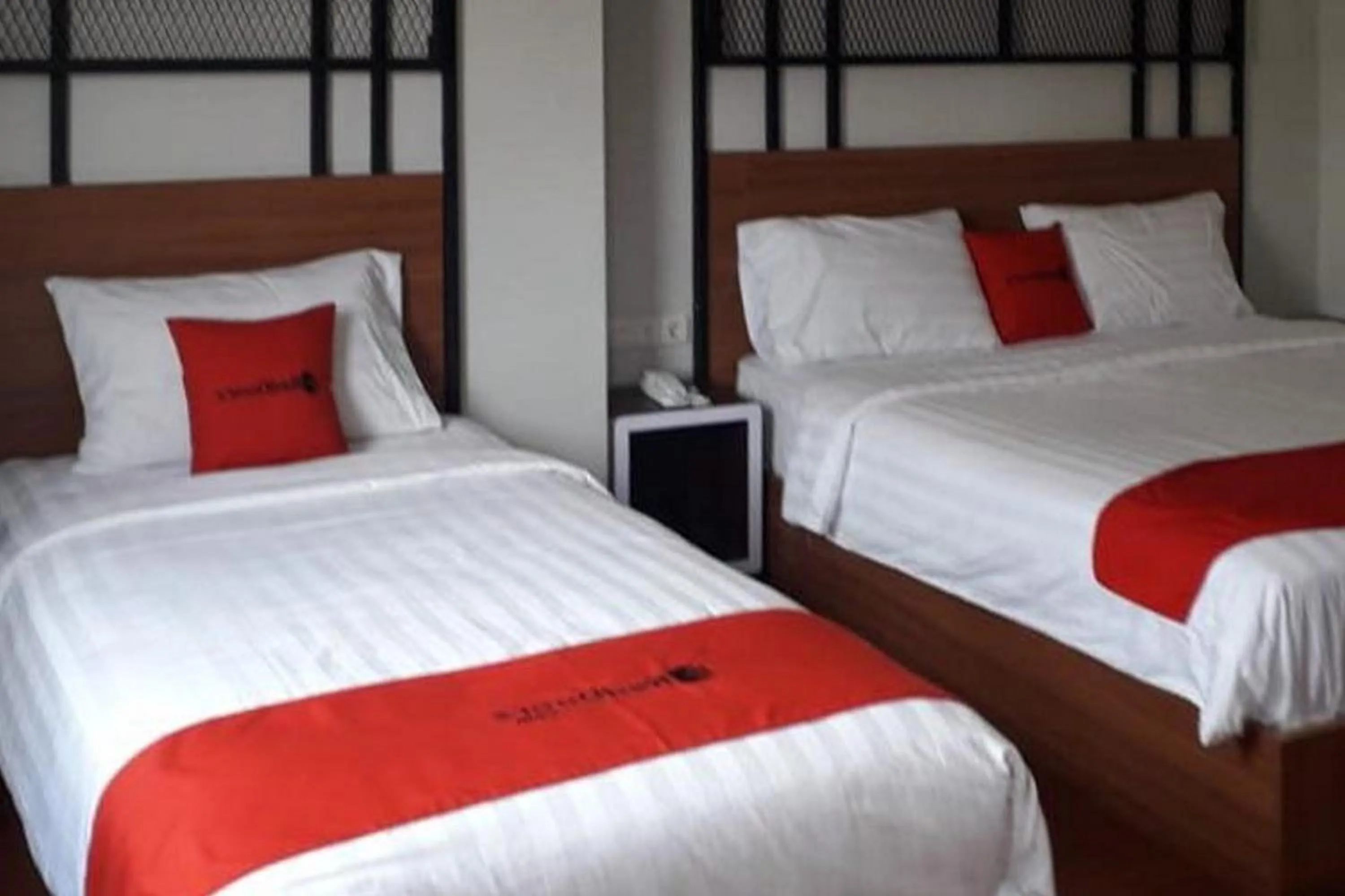 Bed in RedDoorz Plus @ Doorman Guest House