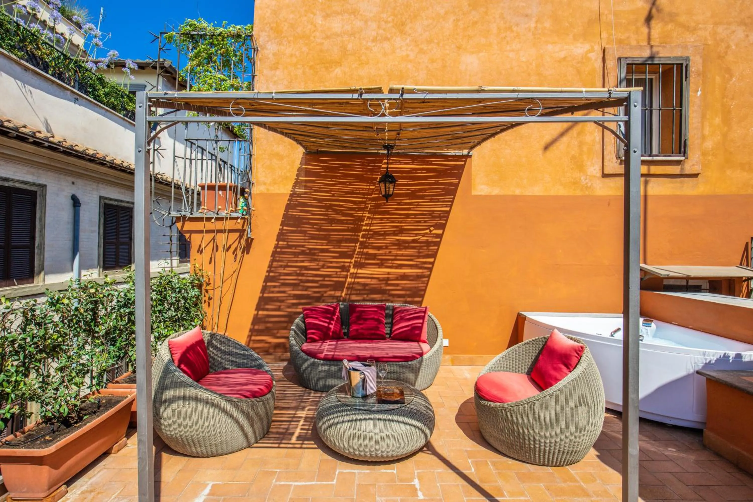 Hot Tub in Maison d'Art Apartments - Maison d'Art Collection