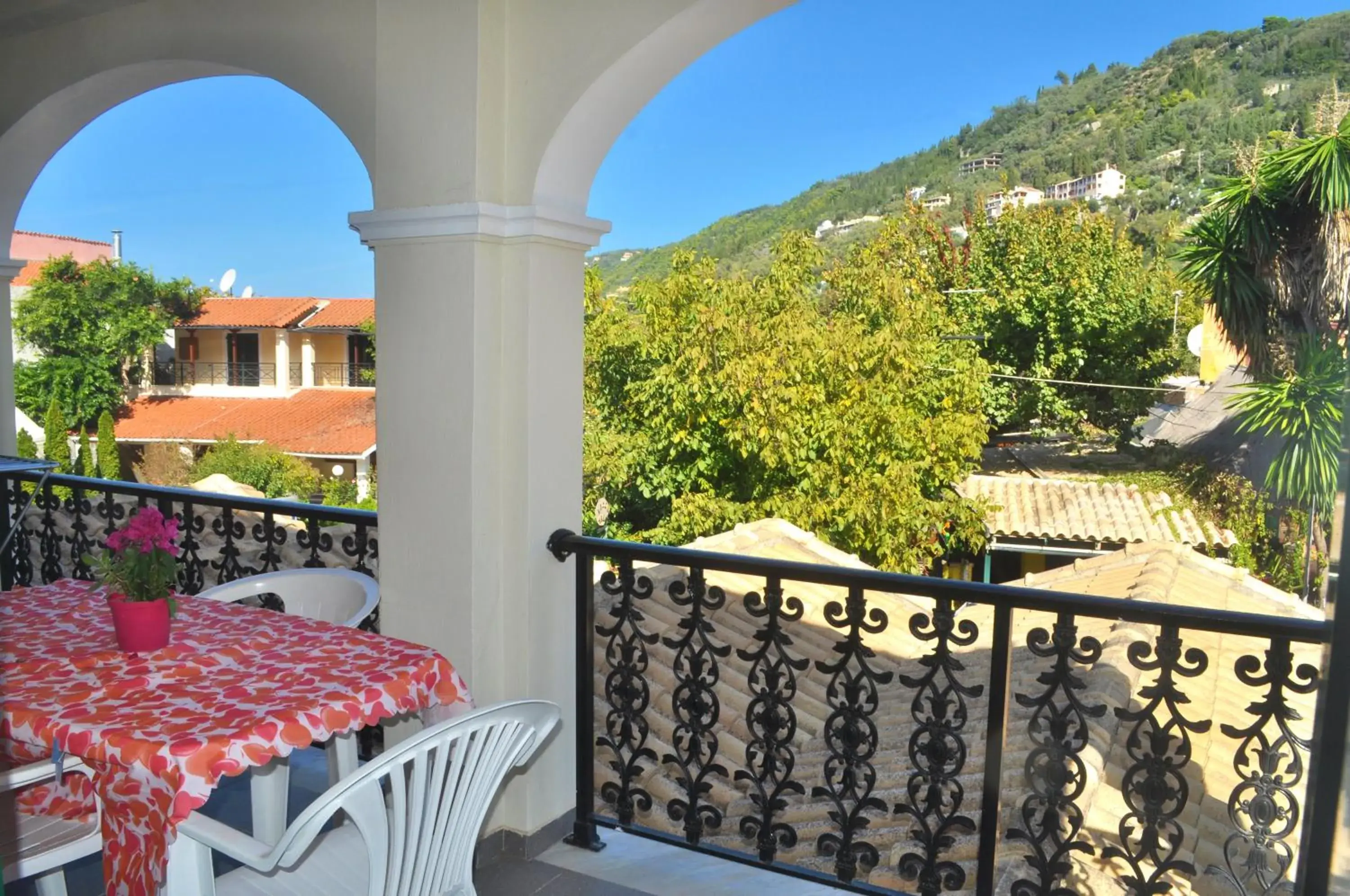 Holiday Apartments yannis on Agios Gordios beach in Corfu Holiday Apartments yannis on Agios Gordios beach in Corfu