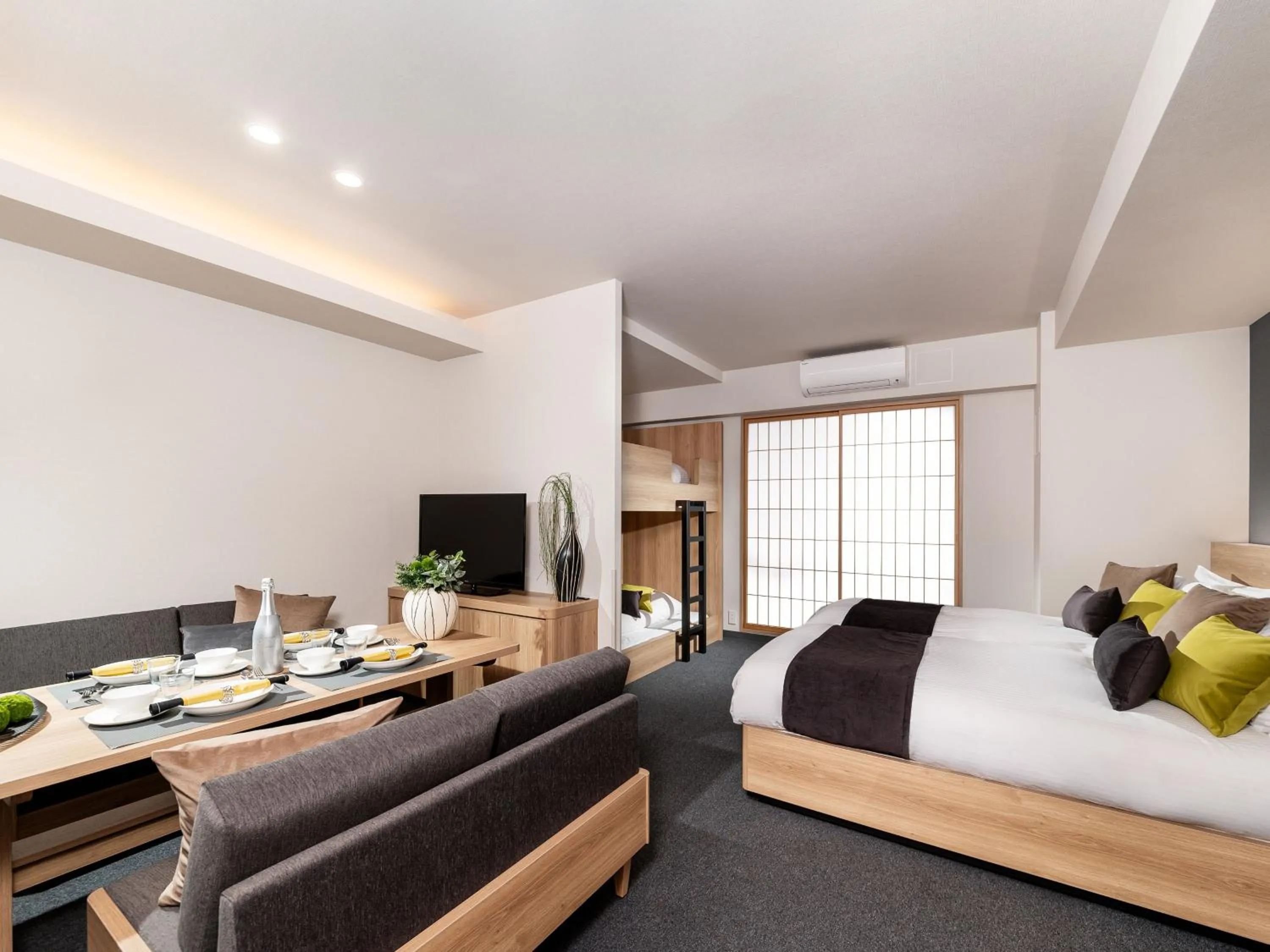 Kitchen or kitchenette, Bed in MIMARU Tokyo Ginza East