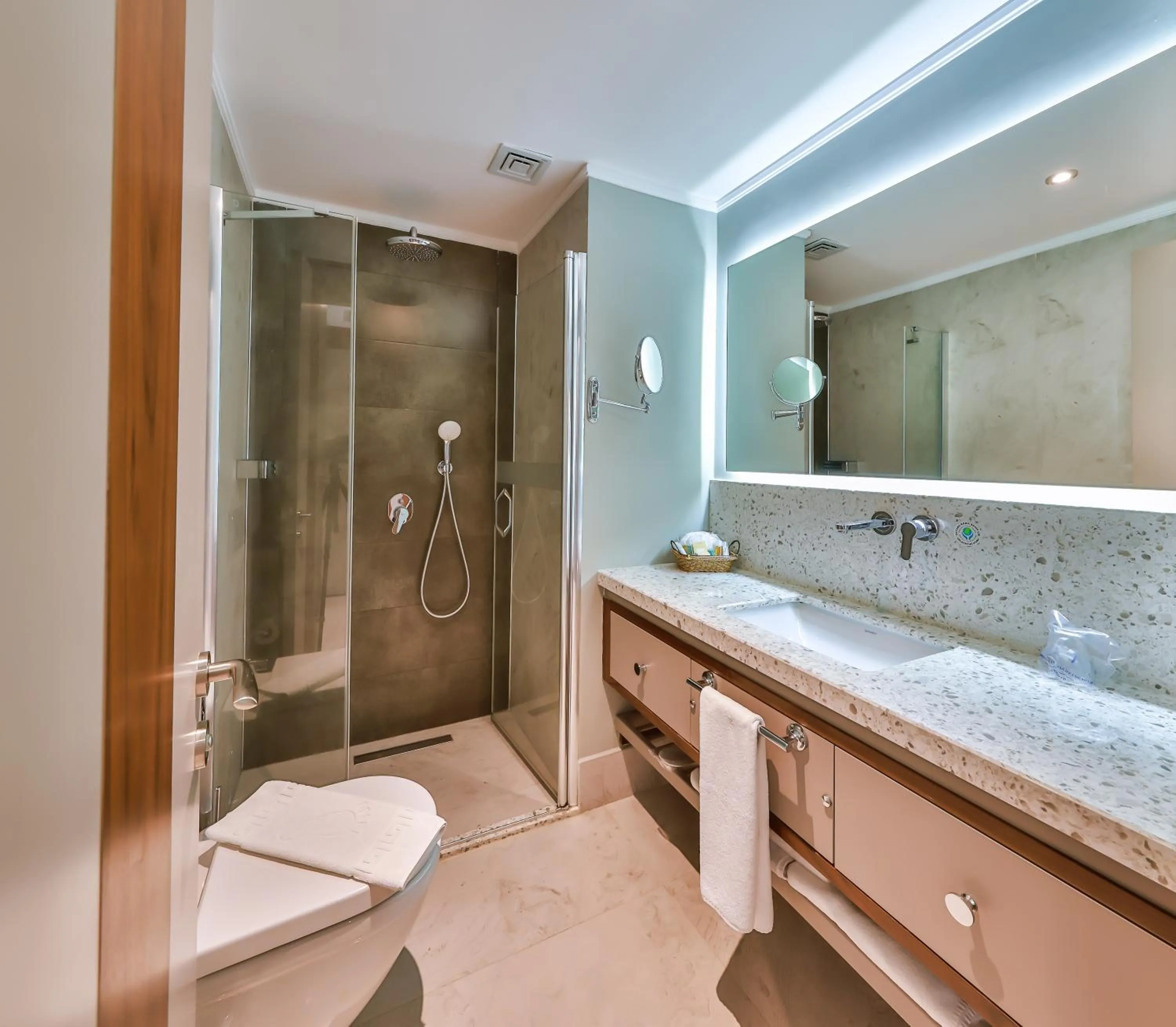 Bathroom in Molino Hotel