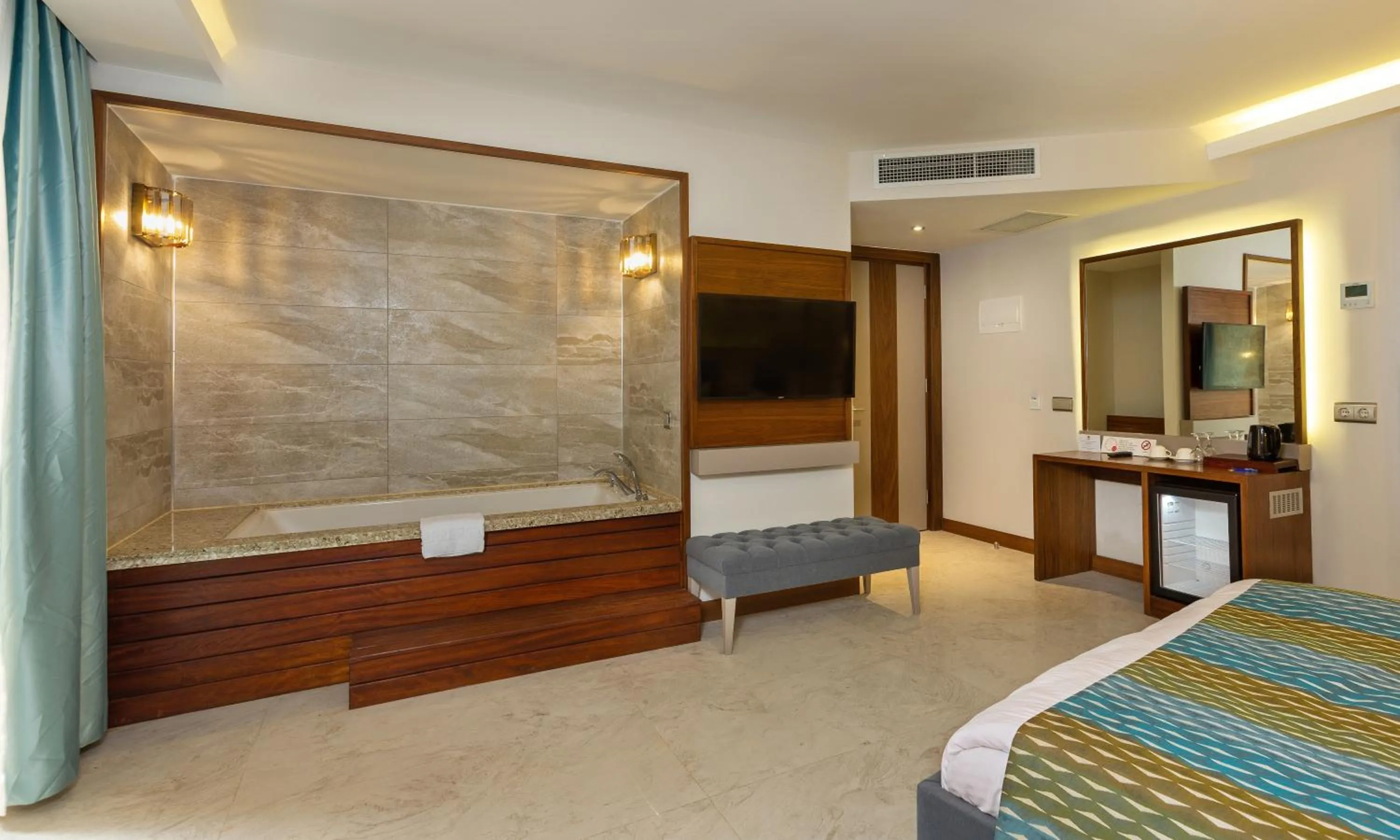 Queen Room with Spa Bath in Molino Hotel