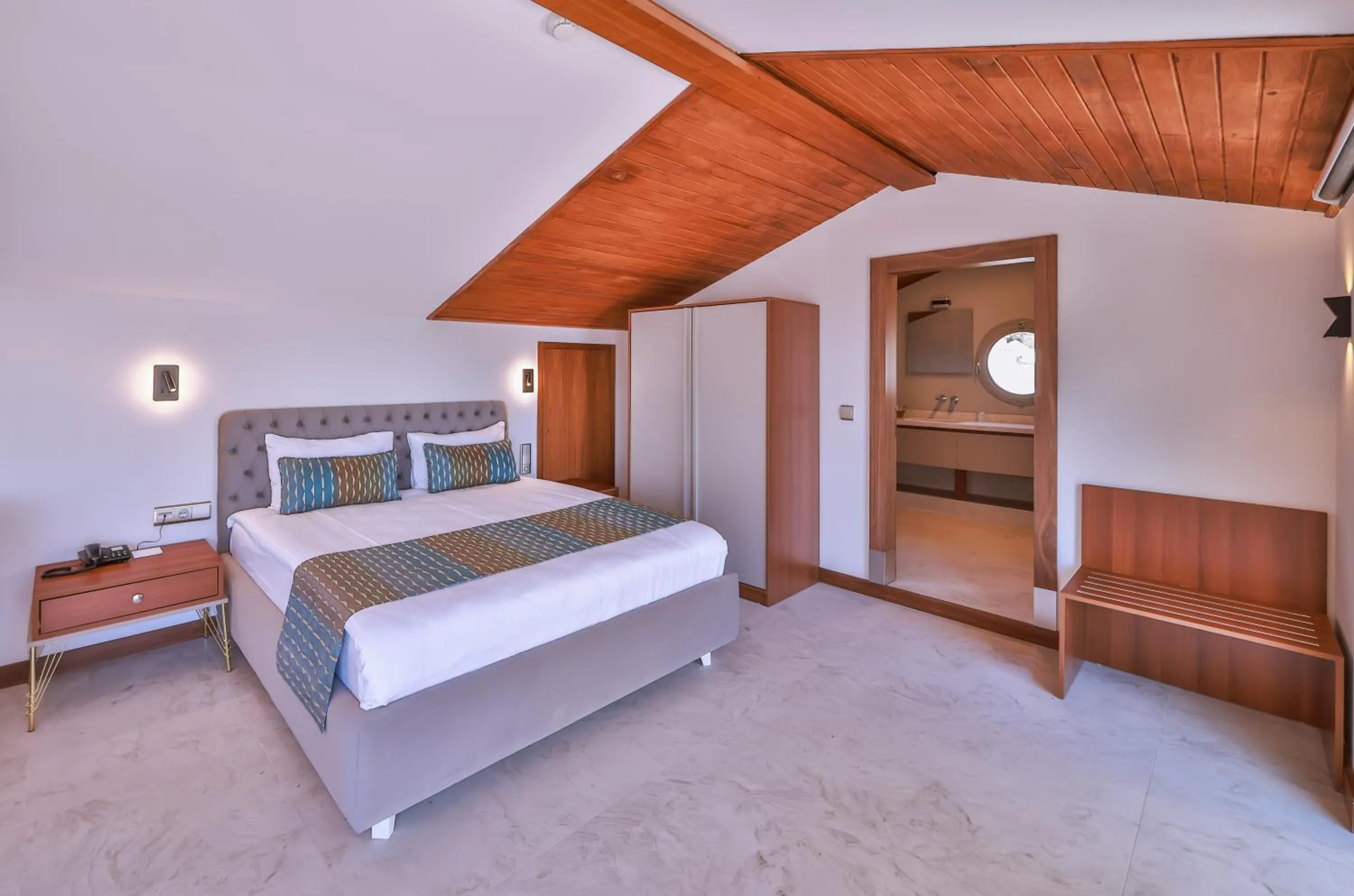 Balcony/Terrace, Bed in Molino Hotel