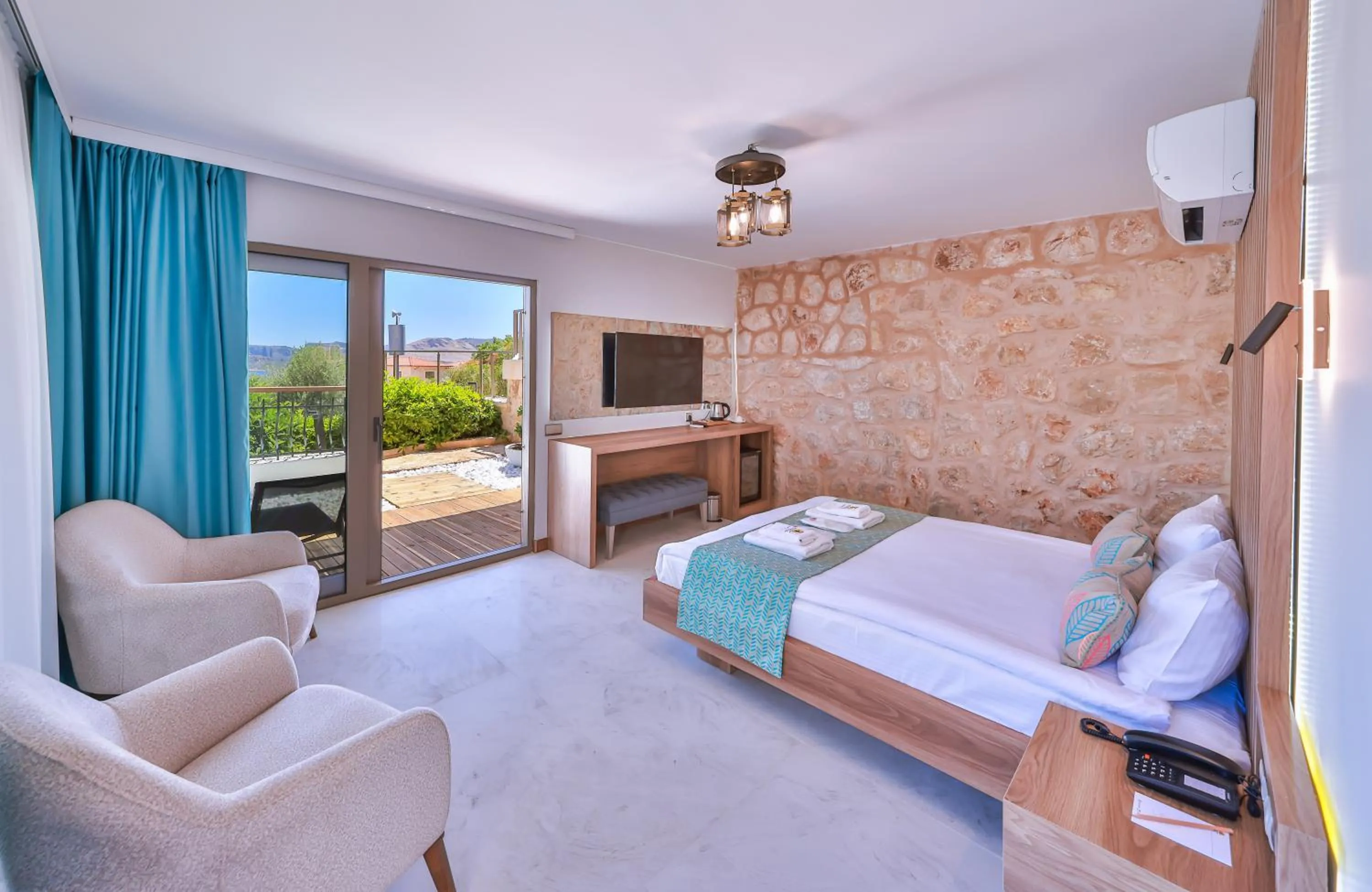 Photo of the whole room, Bed in Molino Hotel