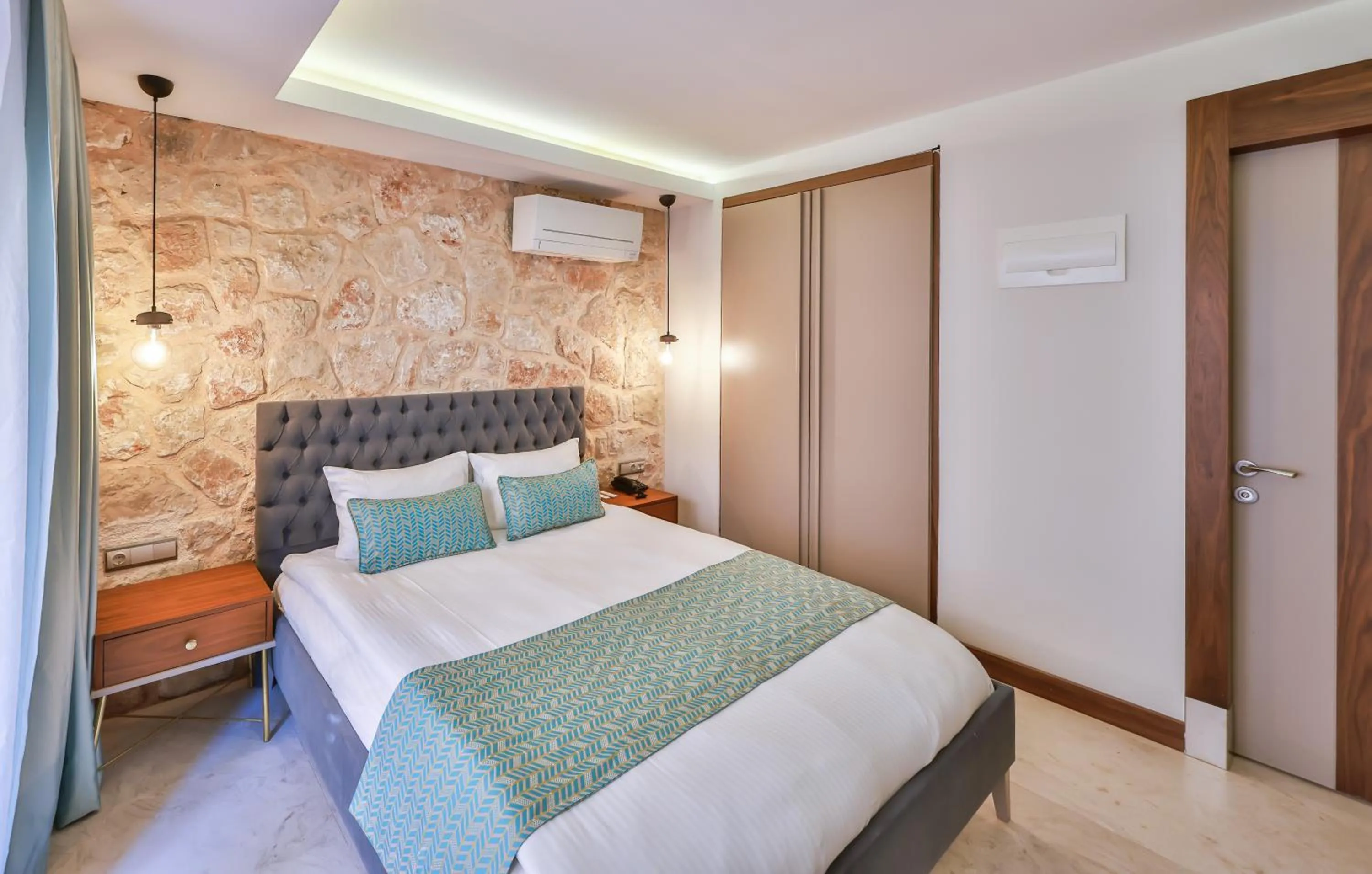 Photo of the whole room, Bed in Molino Hotel